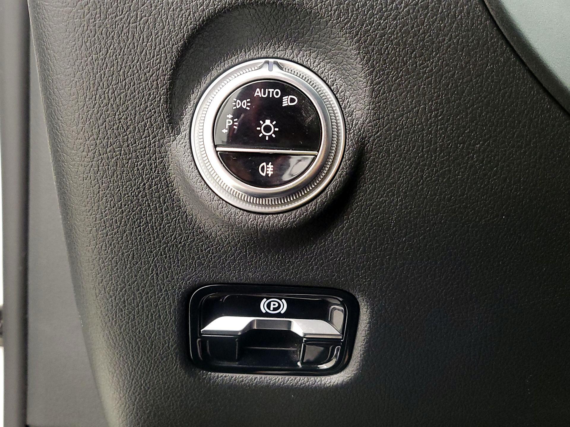 Thumbnail: 2024 Mercedes-Benz C-Class - 13