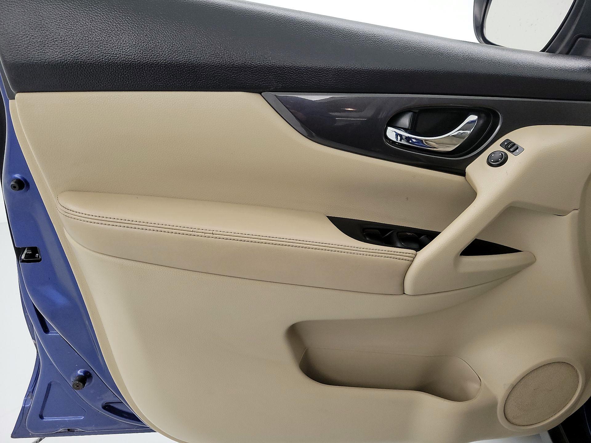 Thumbnail: 2017 Nissan Rogue - 12