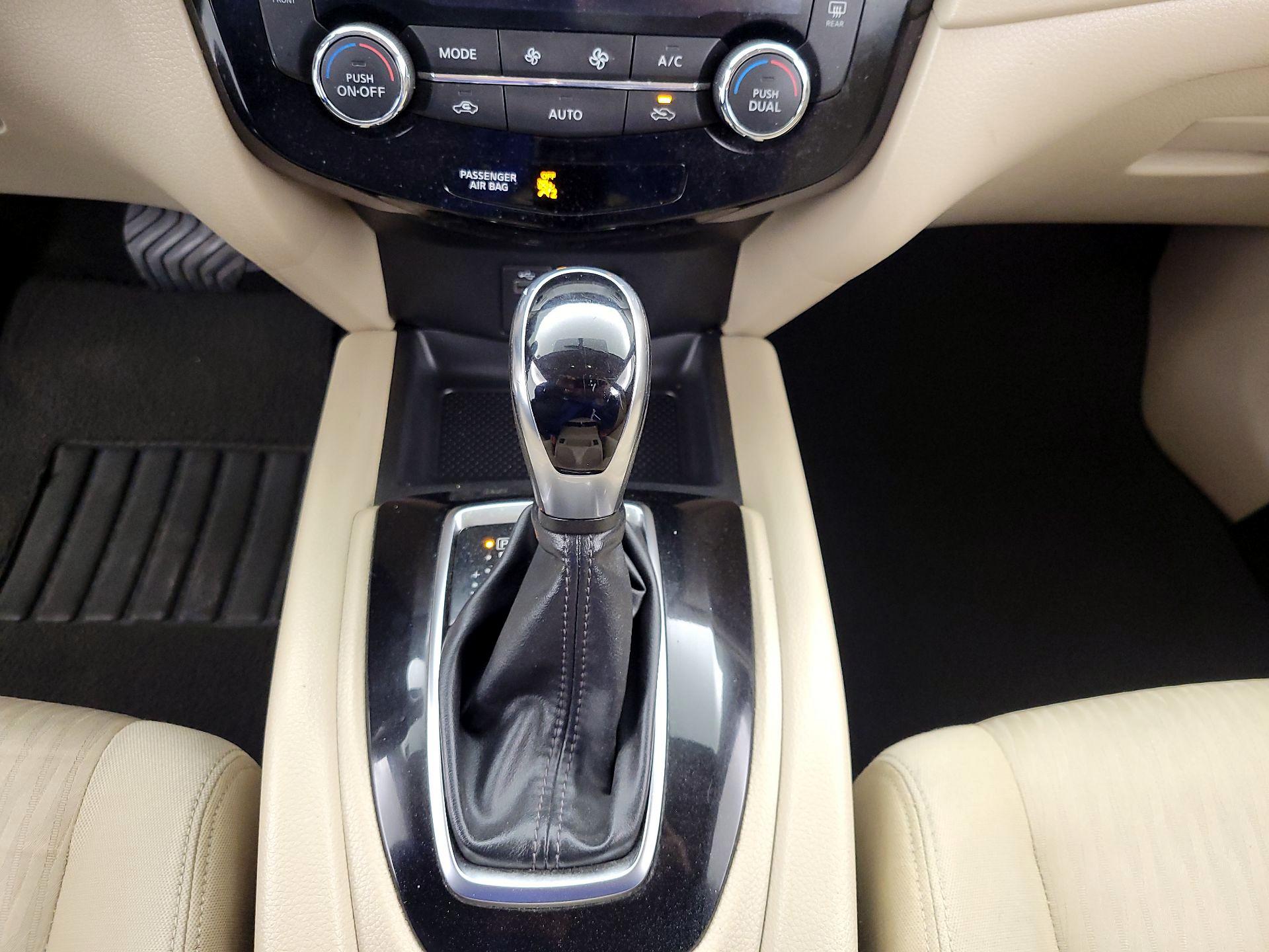 Thumbnail: 2017 Nissan Rogue - 17