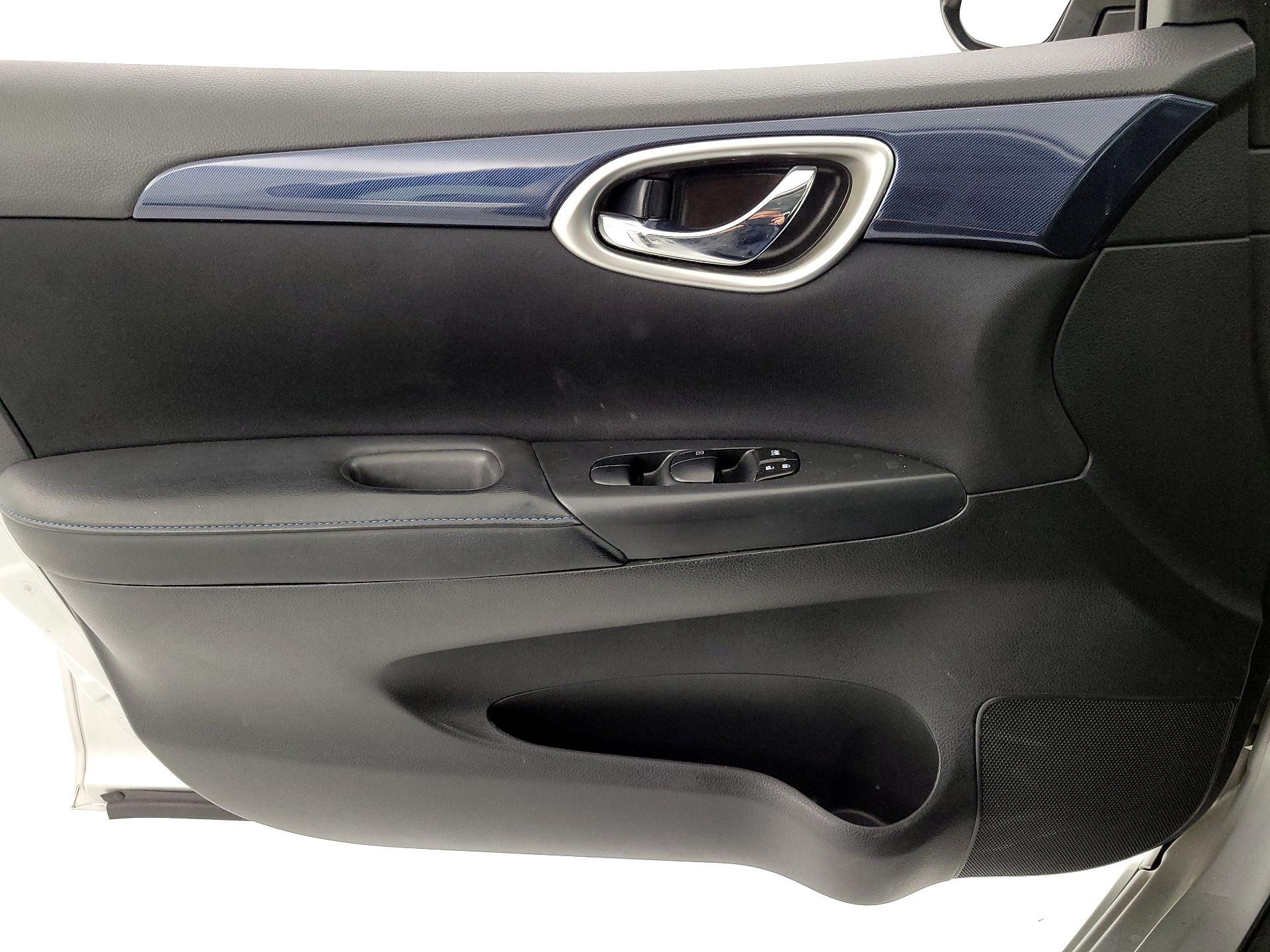 Thumbnail: 2016 Nissan Sentra - 12