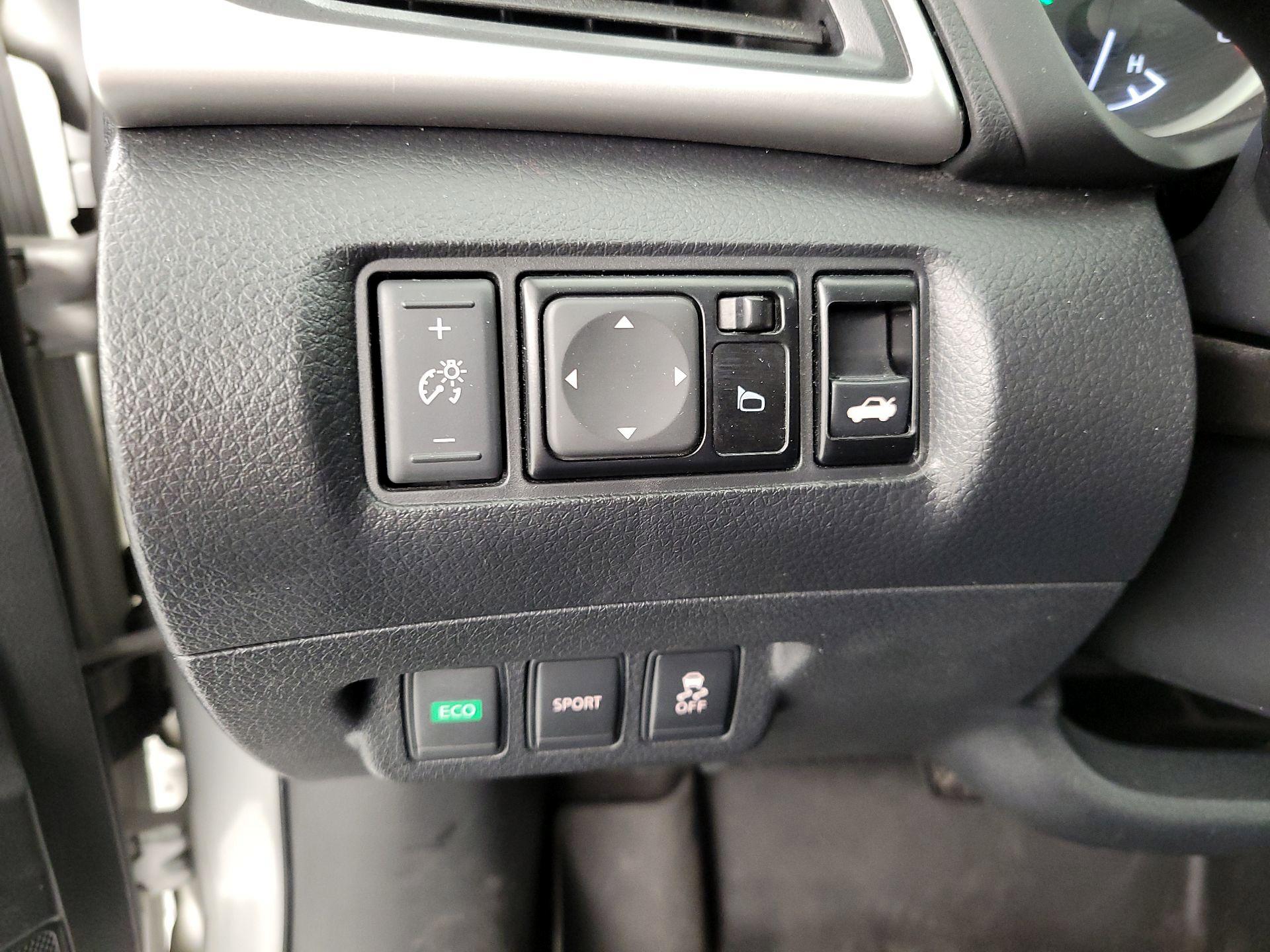 Thumbnail: 2016 Nissan Sentra - 13