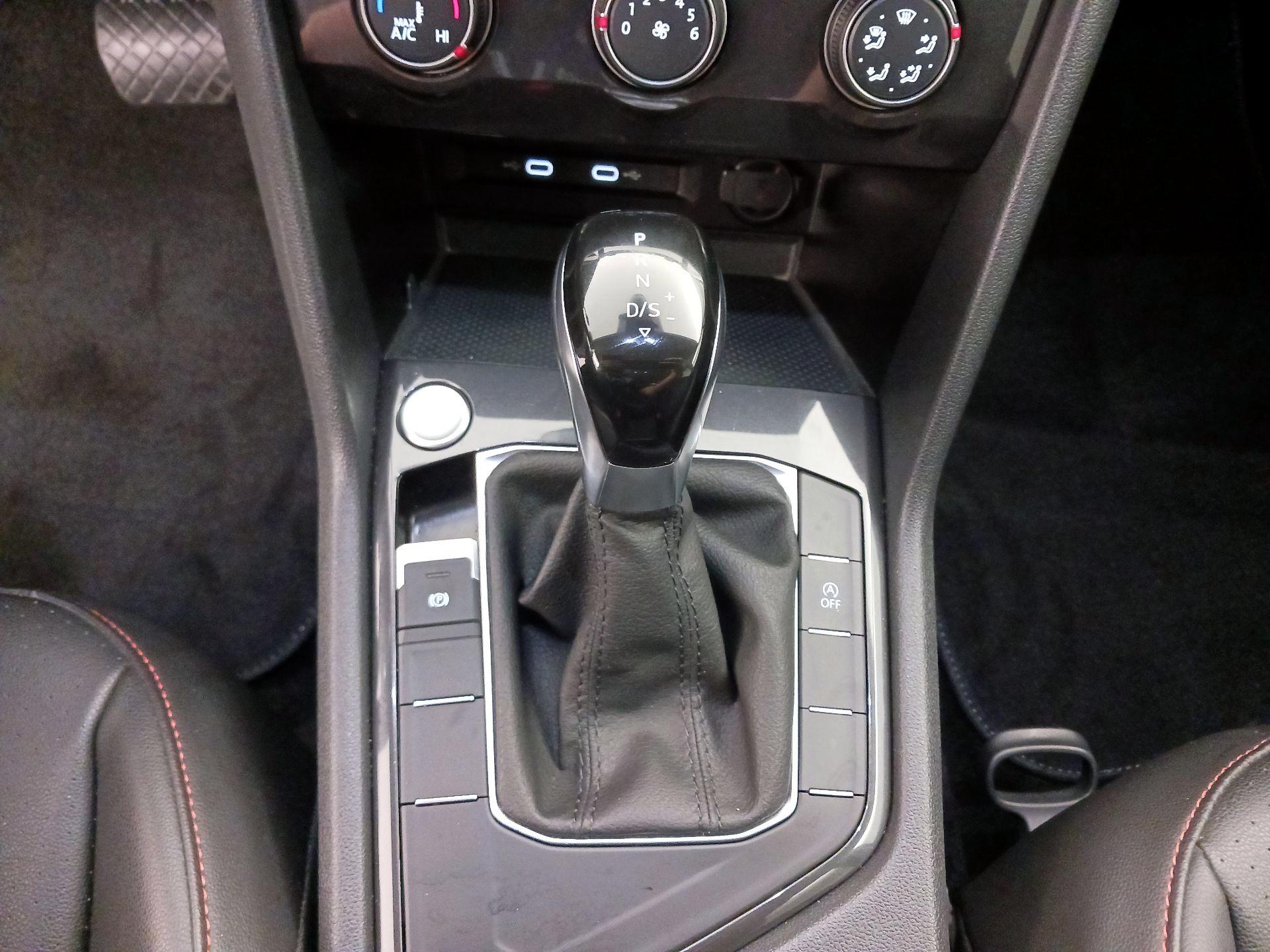 Thumbnail: 2024 Volkswagen Tiguan - 17