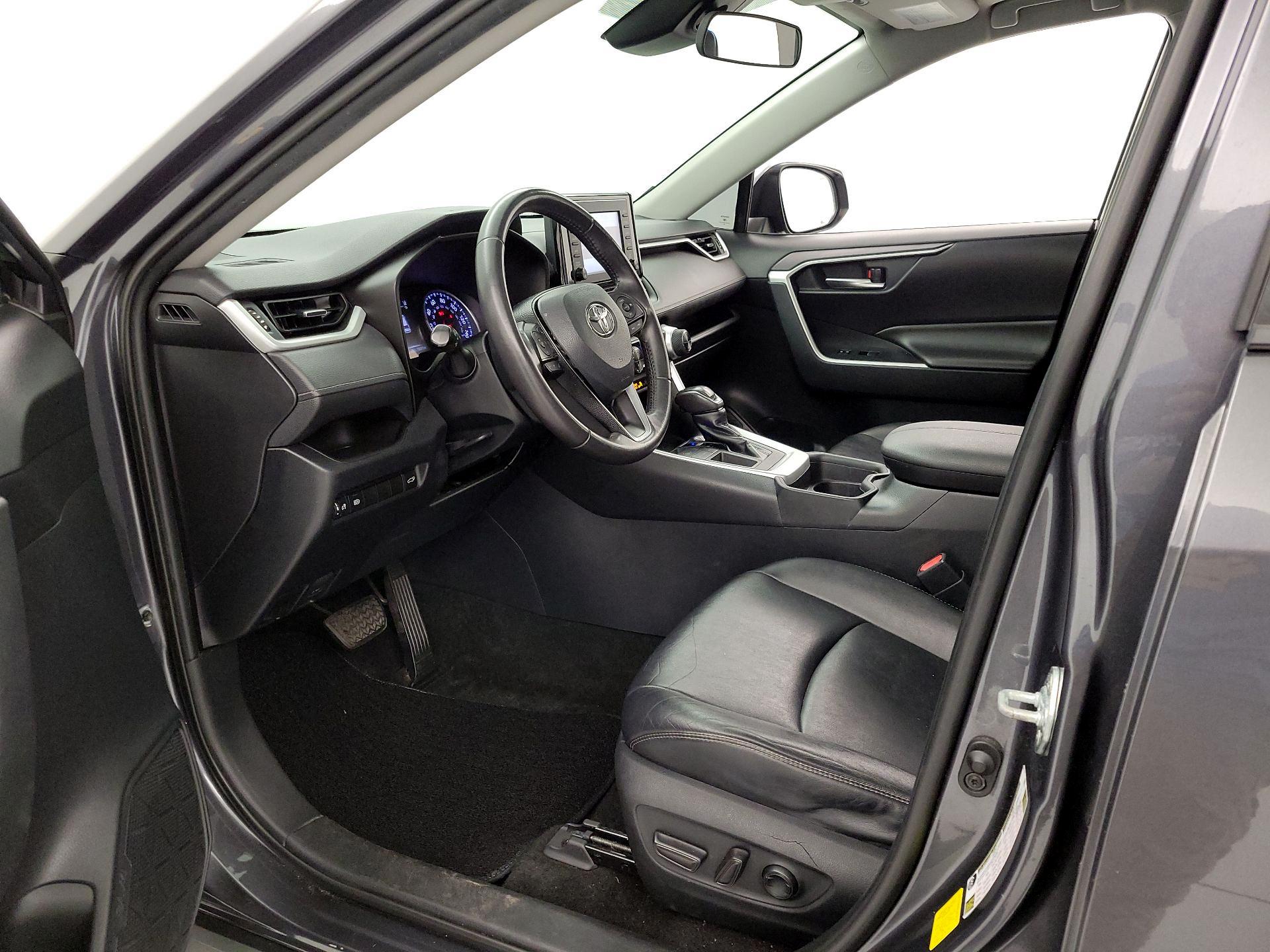 Thumbnail: 2019 Toyota RAV4 - 11