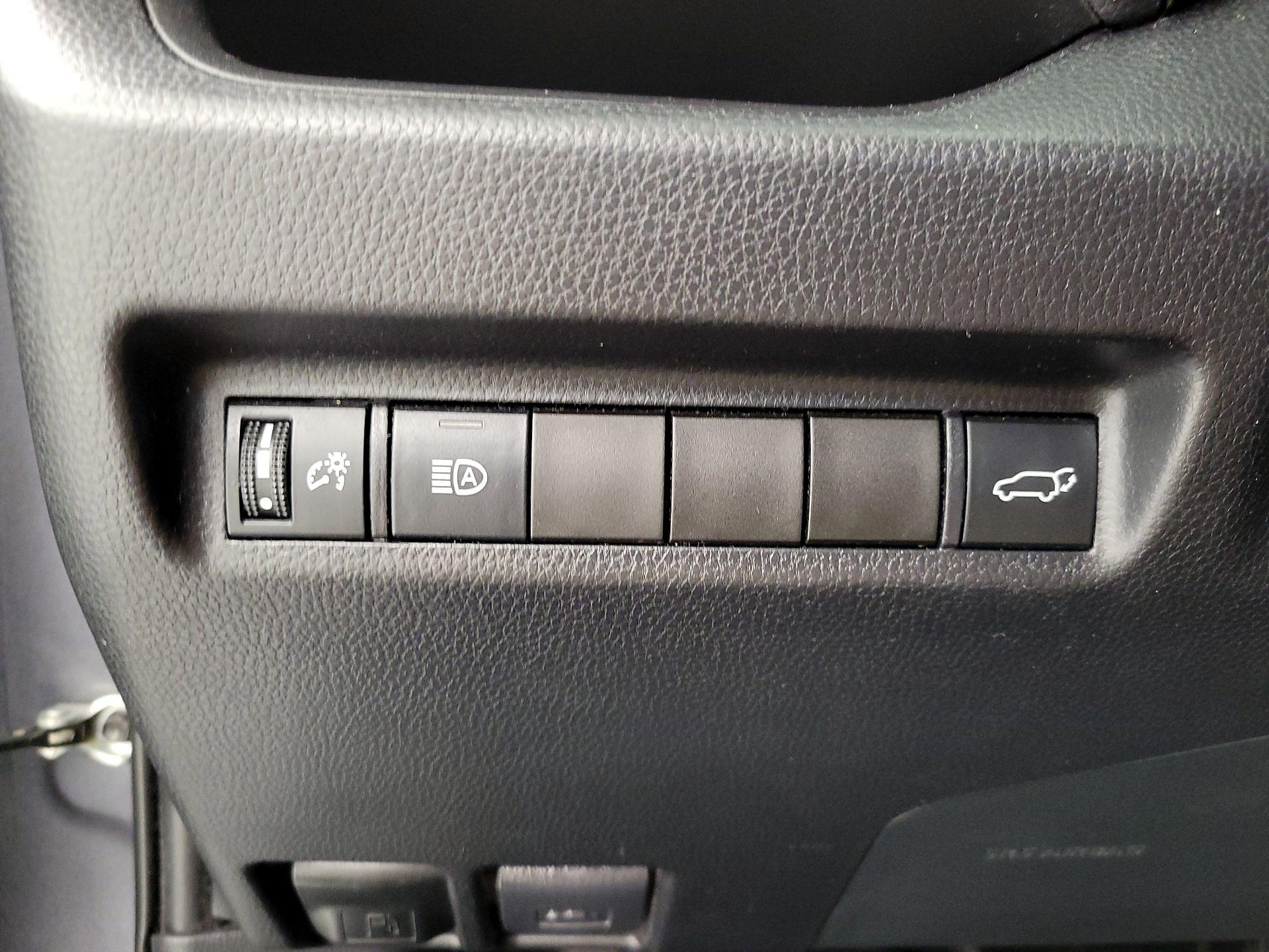 Thumbnail: 2019 Toyota RAV4 - 13