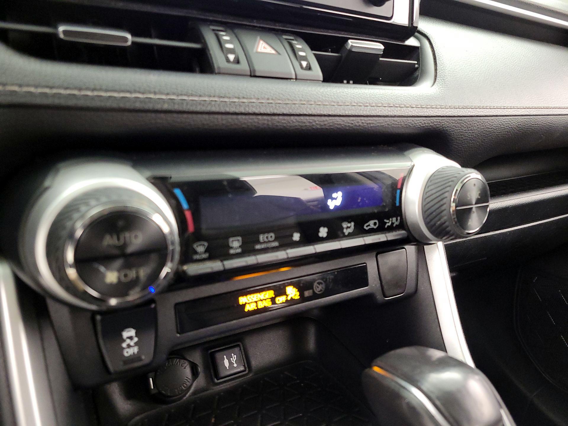 Thumbnail: 2019 Toyota RAV4 - 16