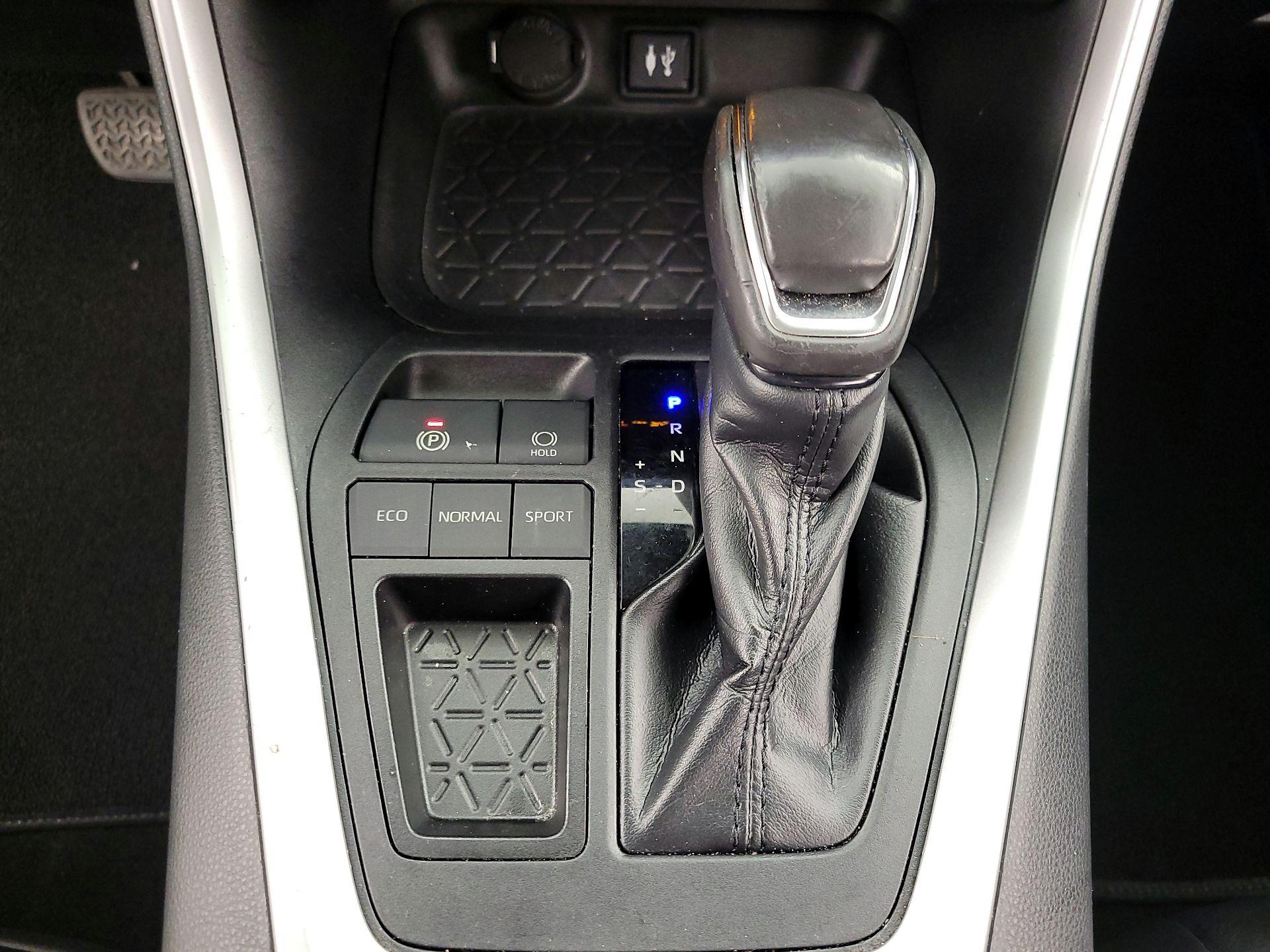 Thumbnail: 2019 Toyota RAV4 - 17