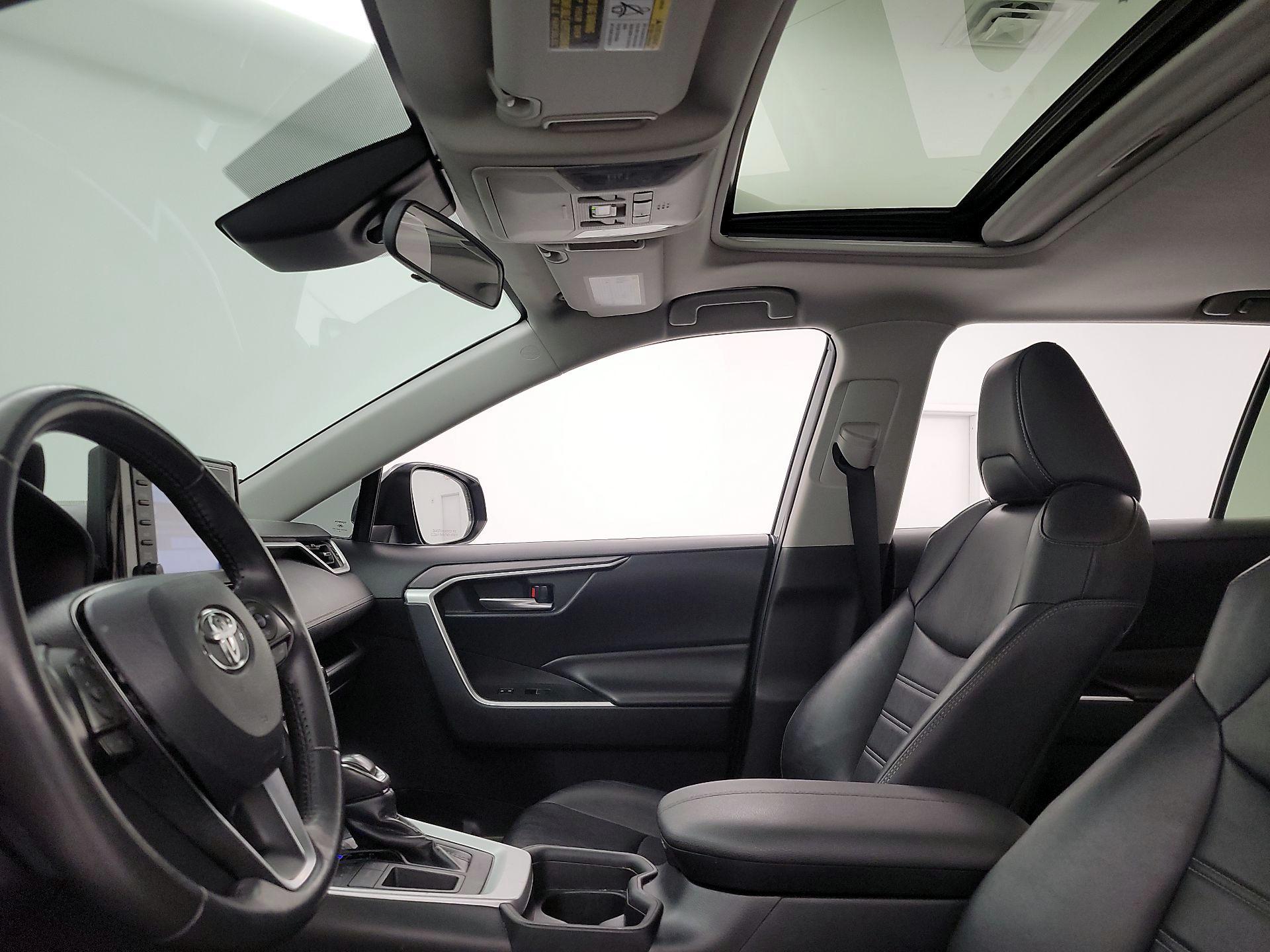 Thumbnail: 2019 Toyota RAV4 - 19