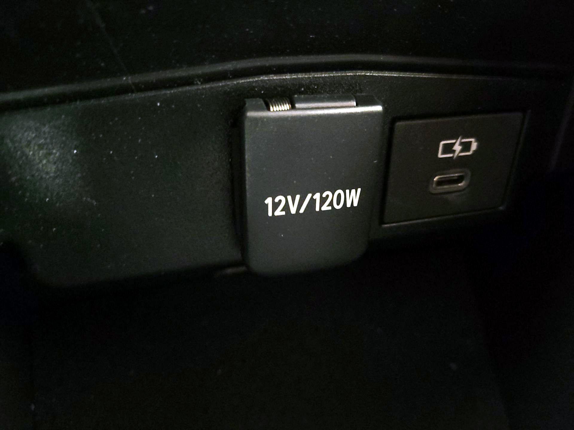 Thumbnail: 2025 Toyota Corolla - 18