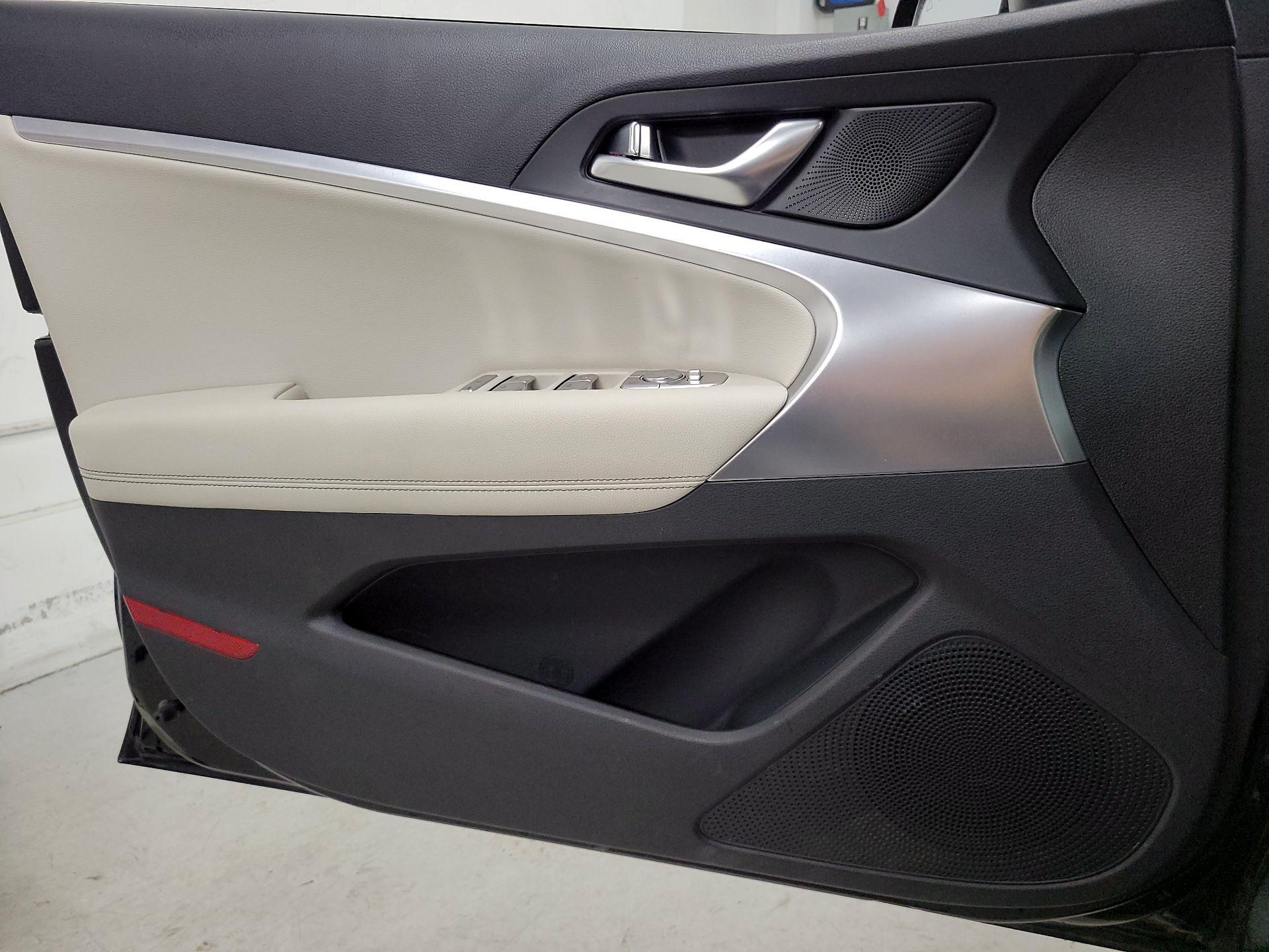 Thumbnail: 2025 Genesis G70 - 12