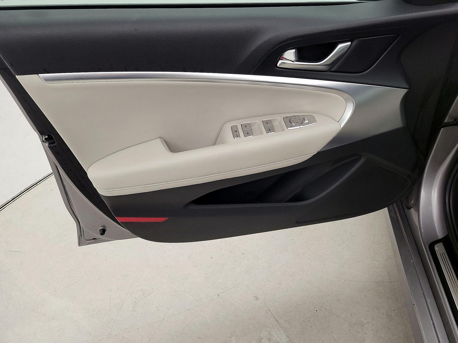 Thumbnail: 2025 Genesis G70 - 12