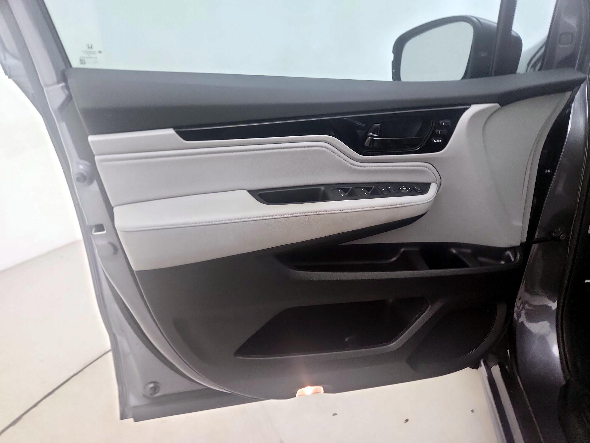 Thumbnail: 2023 Honda Odyssey - 12