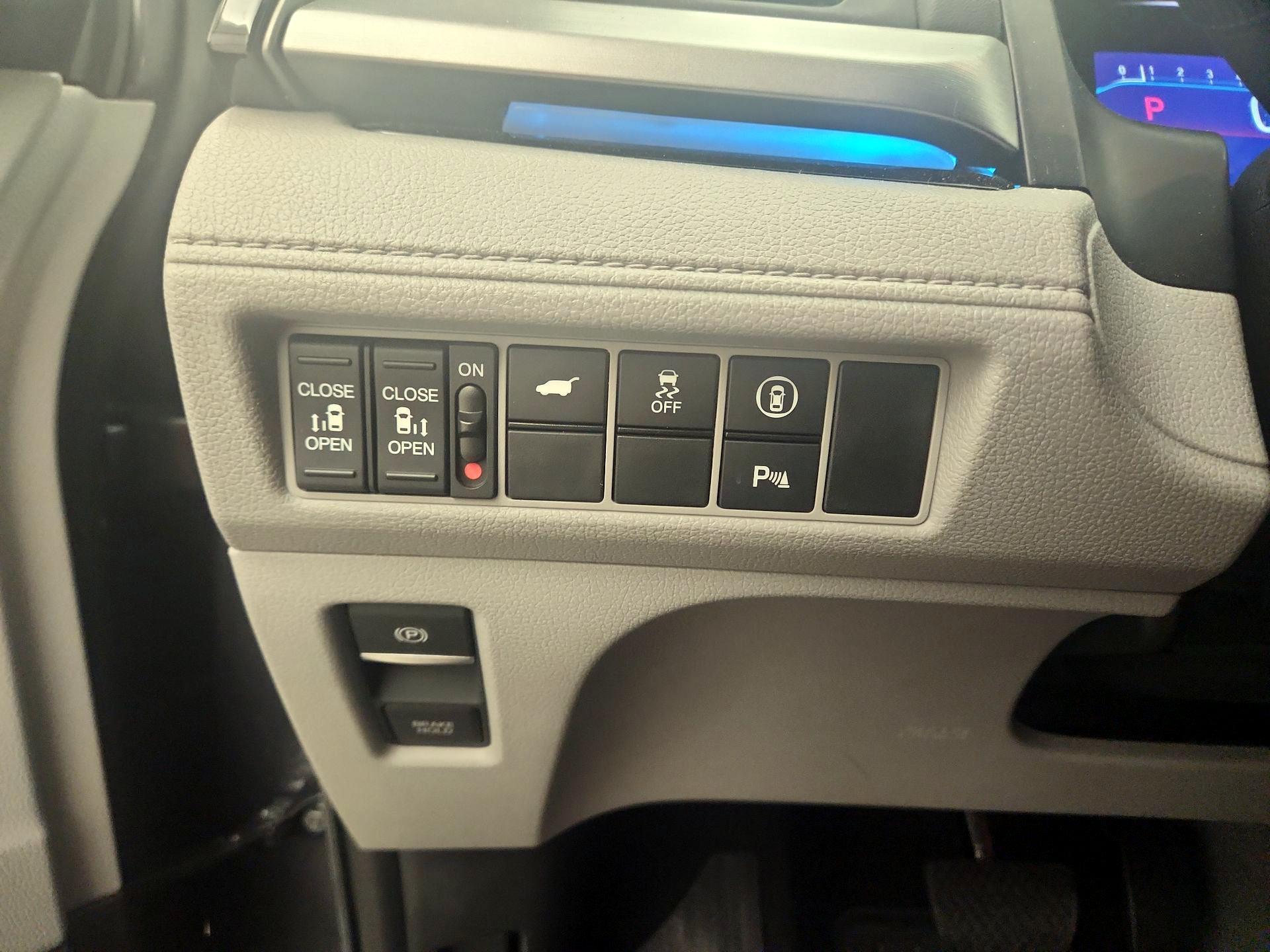 Thumbnail: 2023 Honda Odyssey - 13