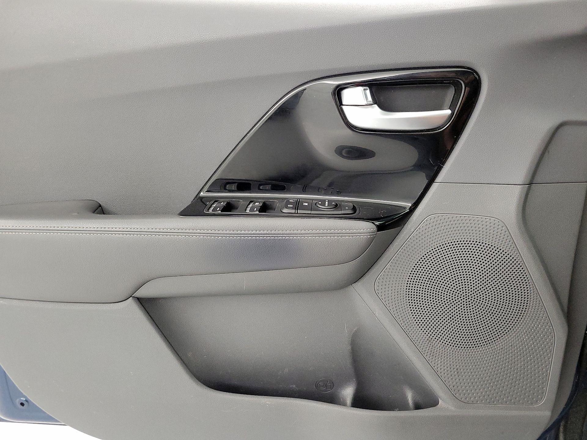 Thumbnail: 2022 Kia Niro - 12