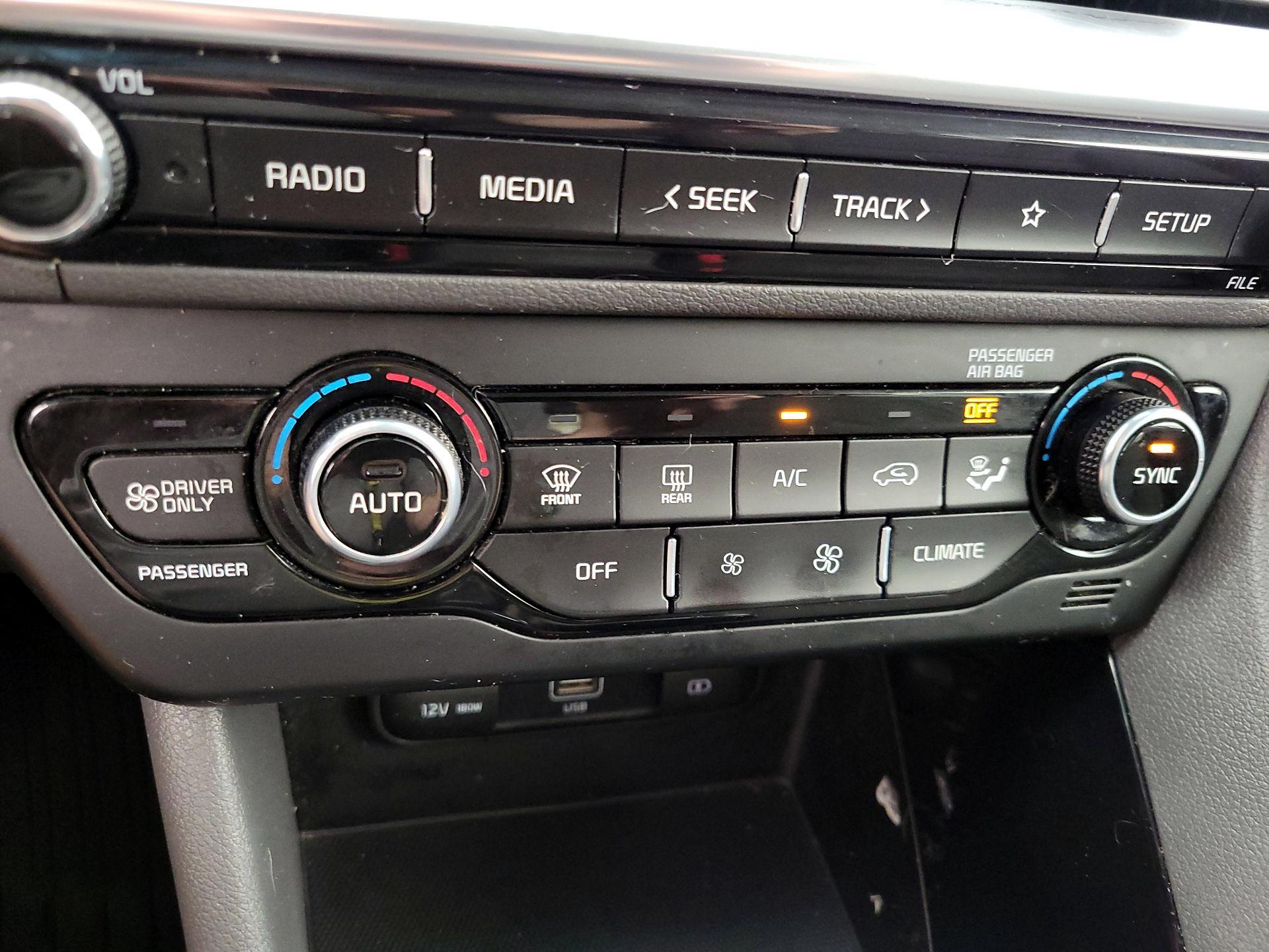 Thumbnail: 2022 Kia Niro - 16