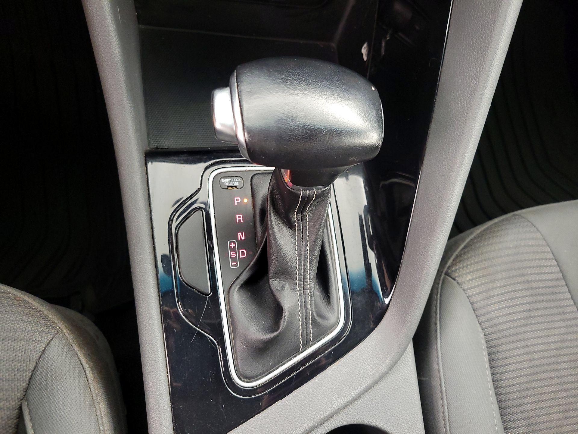 Thumbnail: 2022 Kia Niro - 17