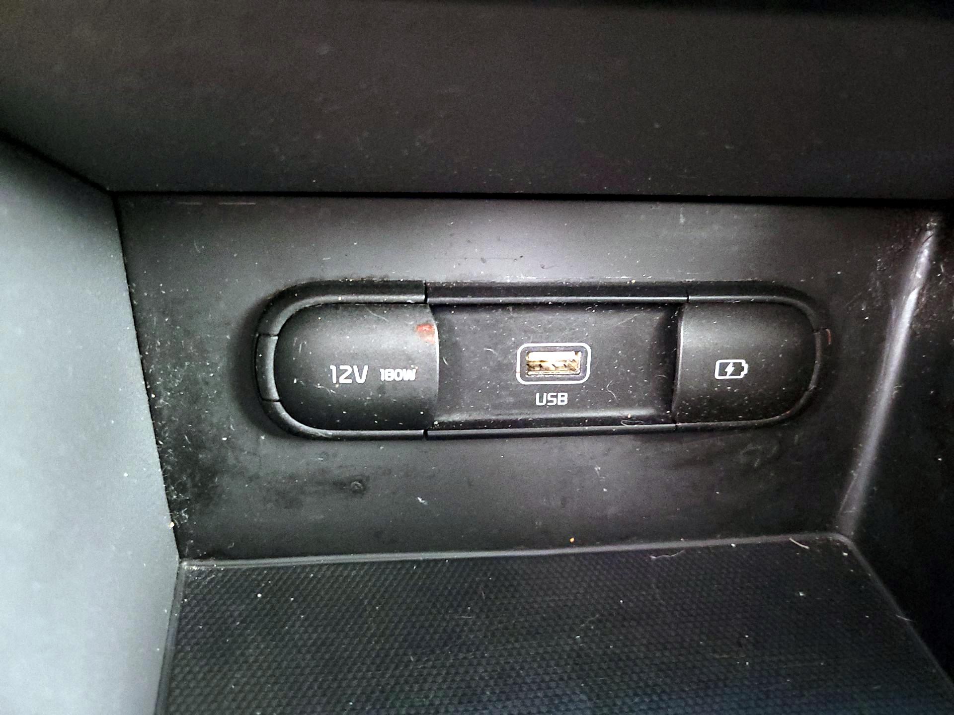 Thumbnail: 2022 Kia Niro - 18