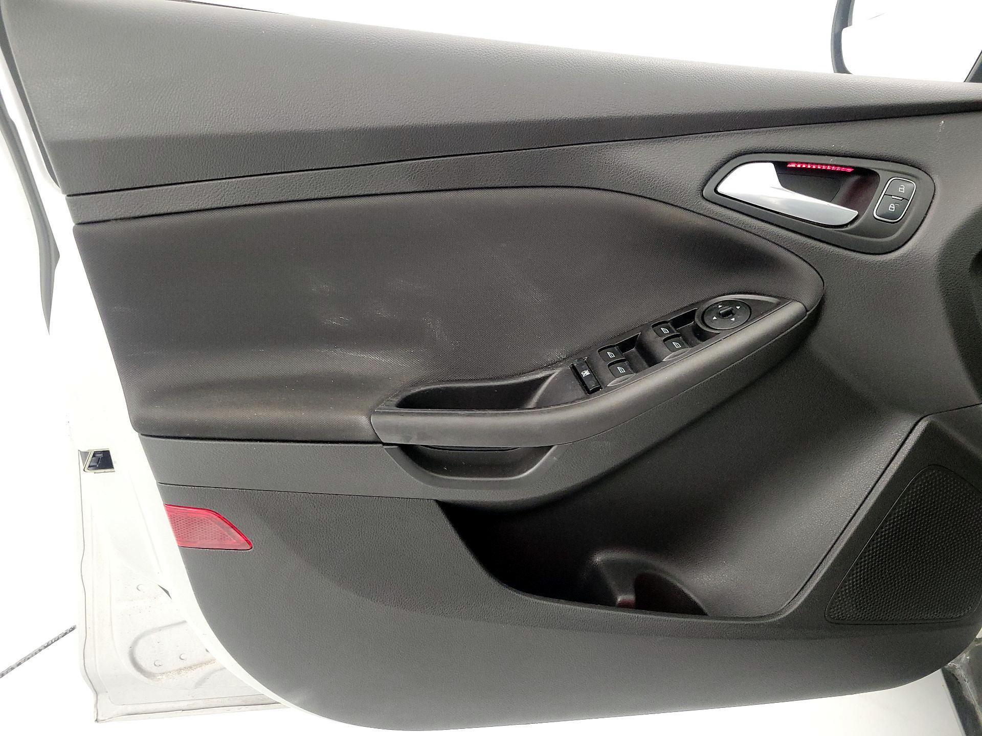 Thumbnail: 2017 Ford Focus - 12