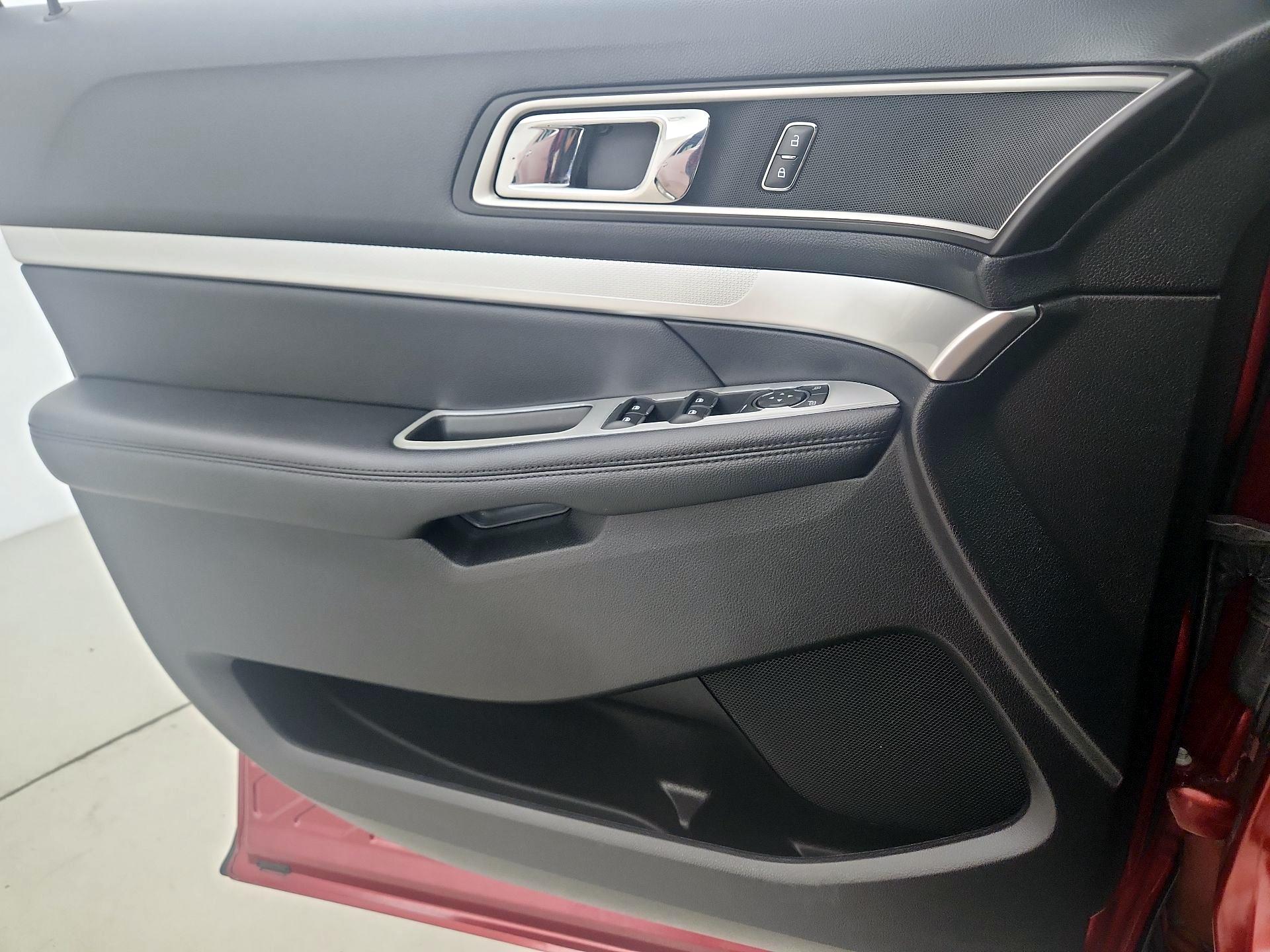 Thumbnail: 2017 Ford Explorer - 12