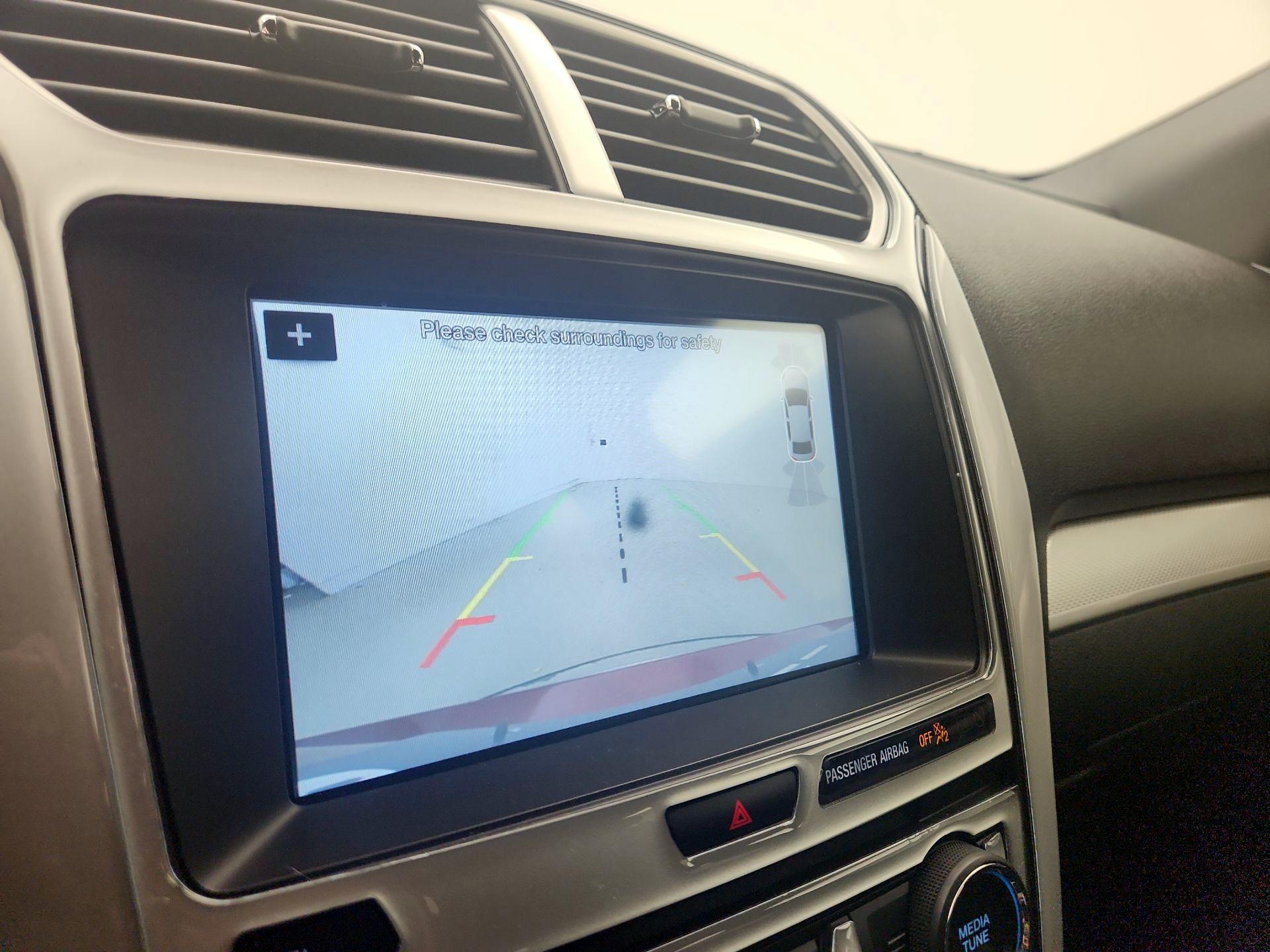 Thumbnail: 2017 Ford Explorer - 15