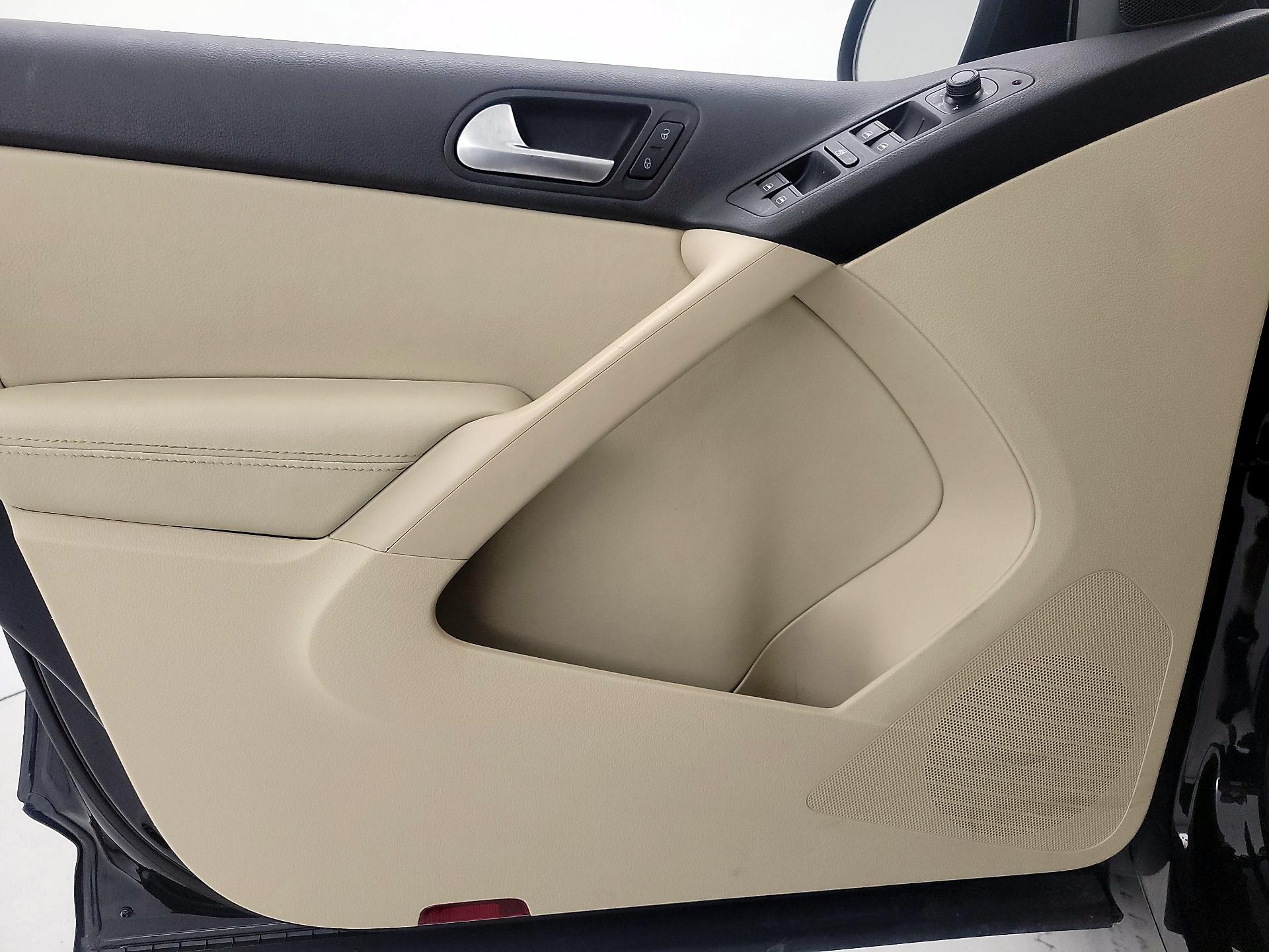 Thumbnail: 2017 Volkswagen Tiguan - 12