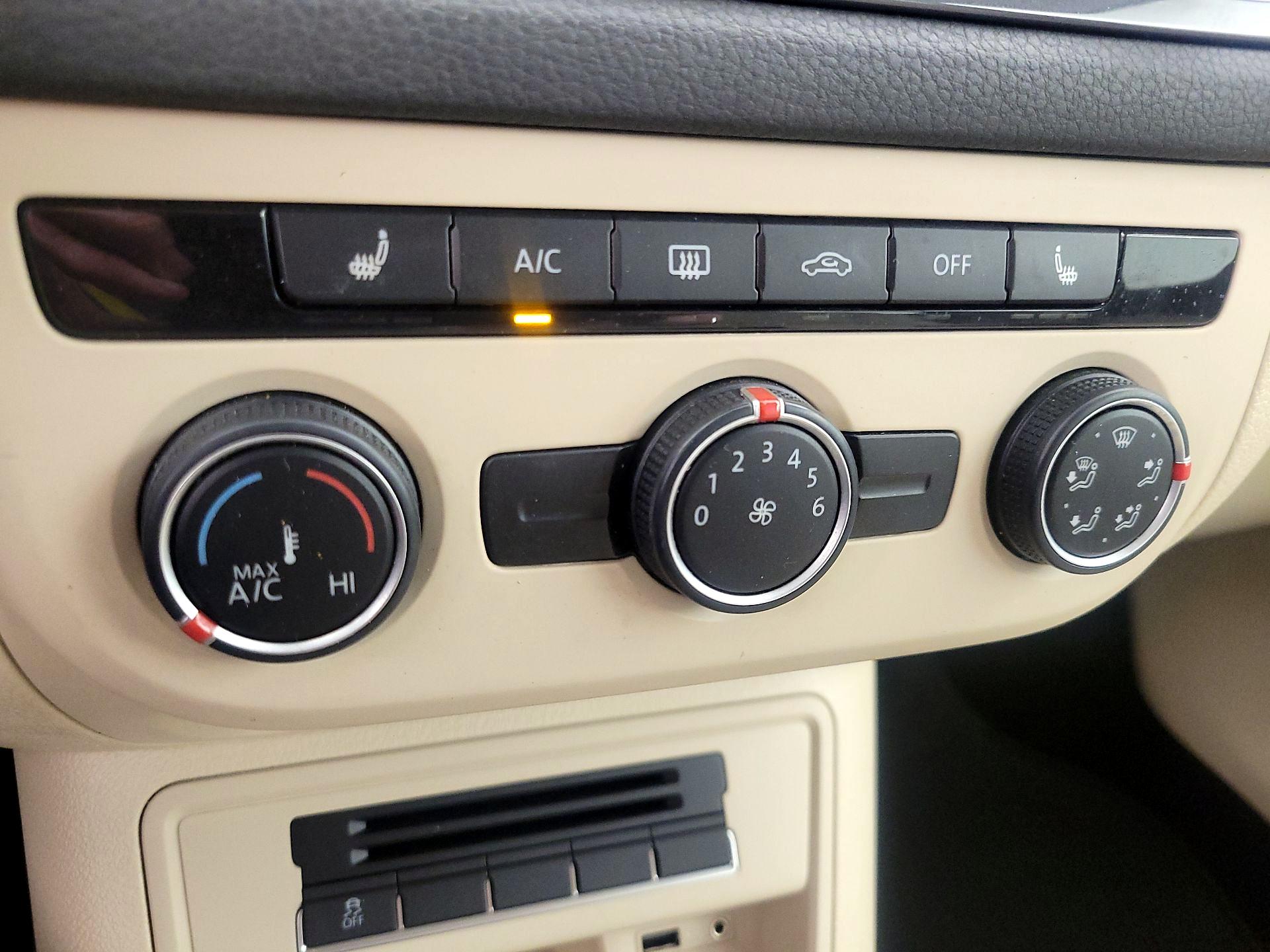 Thumbnail: 2017 Volkswagen Tiguan - 16