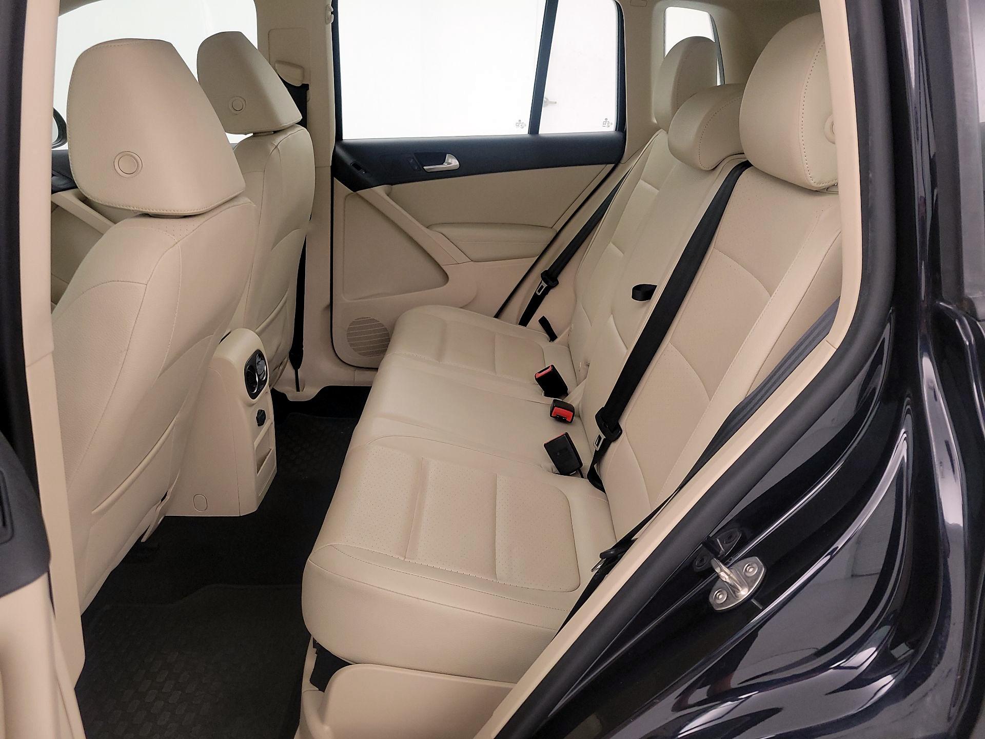 Thumbnail: 2017 Volkswagen Tiguan - 19