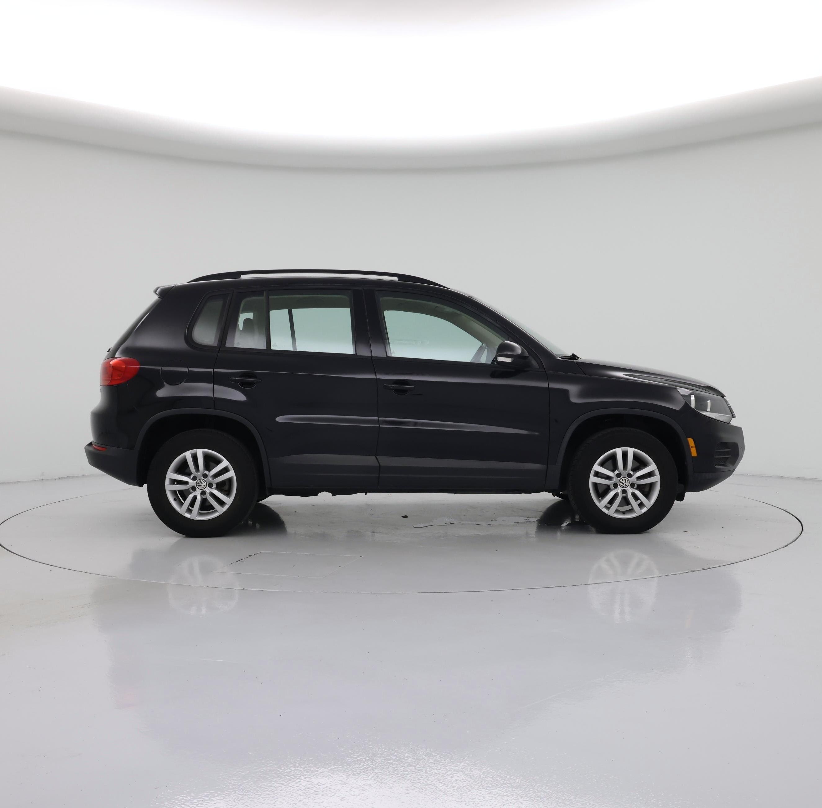 Thumbnail: 2017 Volkswagen Tiguan - 7