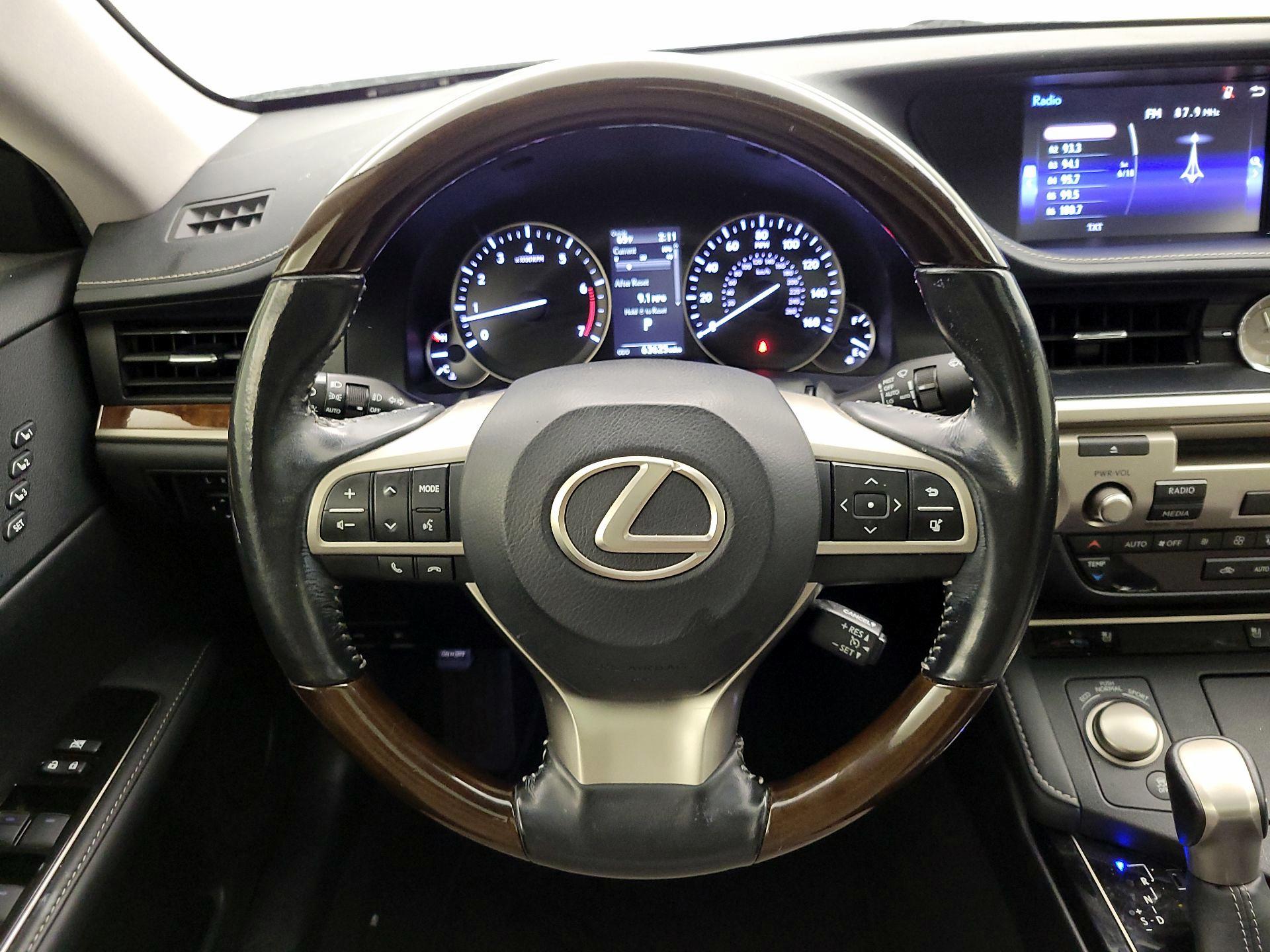 Thumbnail: 2016 Lexus ES - 10