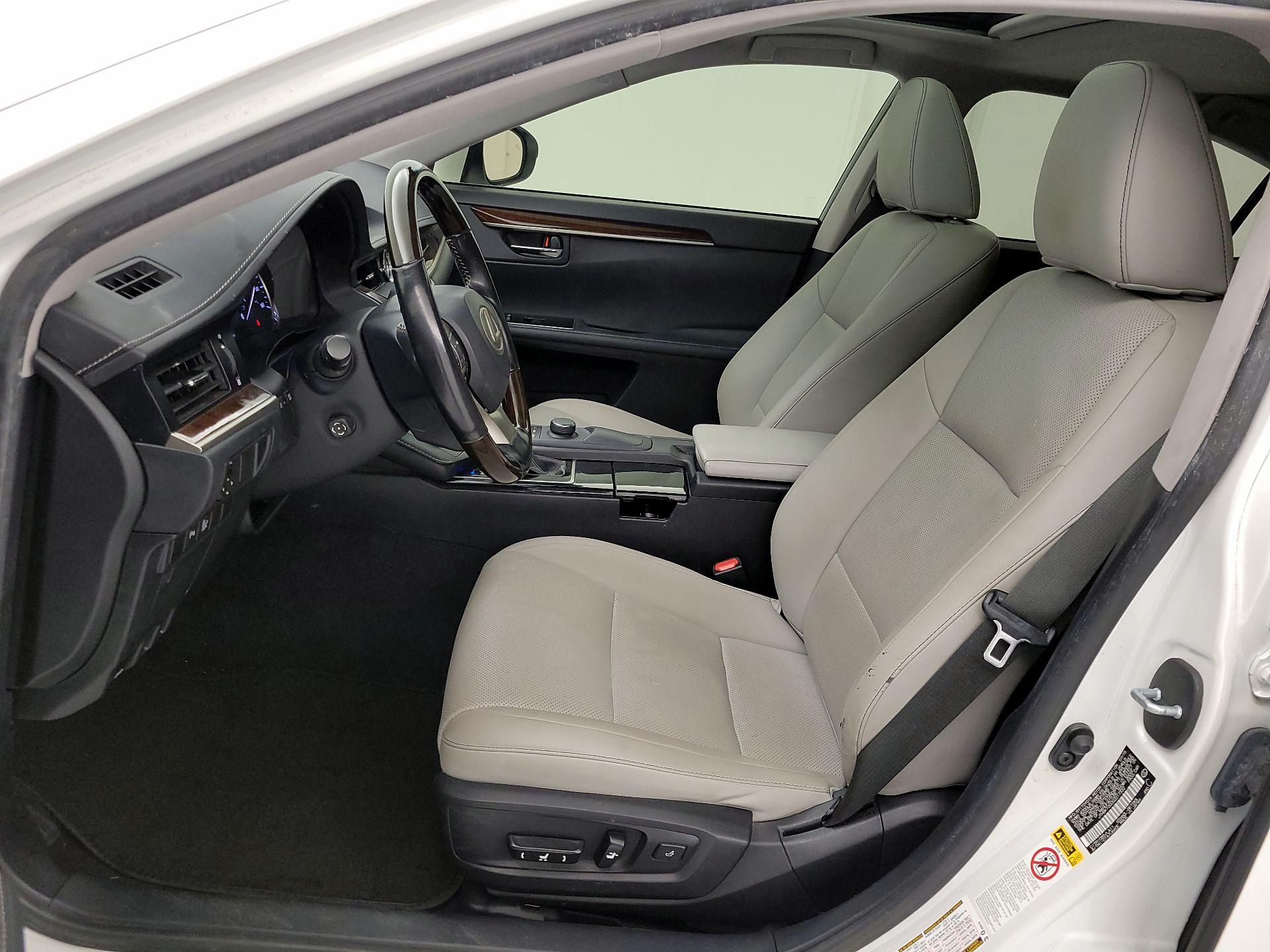 Thumbnail: 2016 Lexus ES - 11