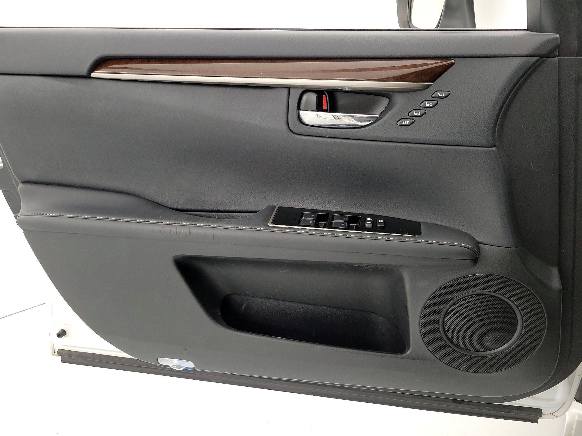 Thumbnail: 2016 Lexus ES - 12