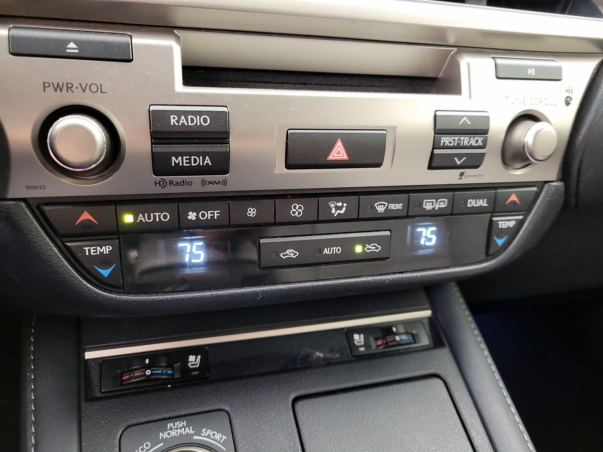 Thumbnail: 2016 Lexus ES - 16