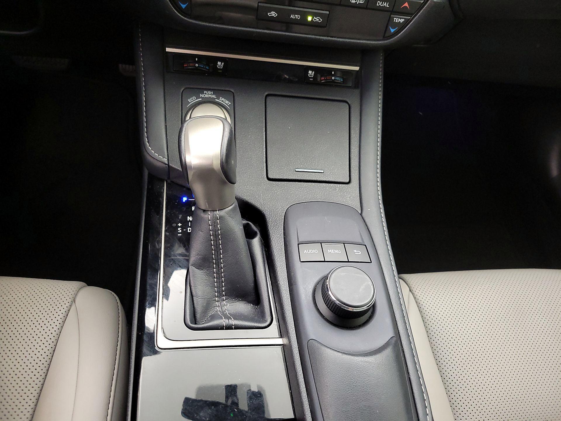 Thumbnail: 2016 Lexus ES - 17