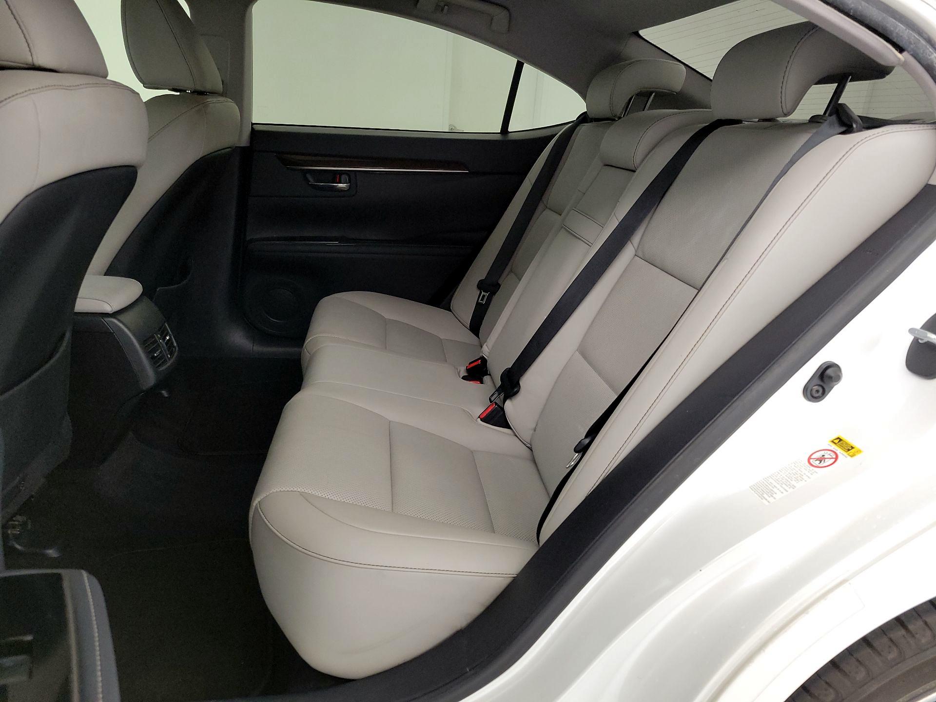 Thumbnail: 2016 Lexus ES - 20