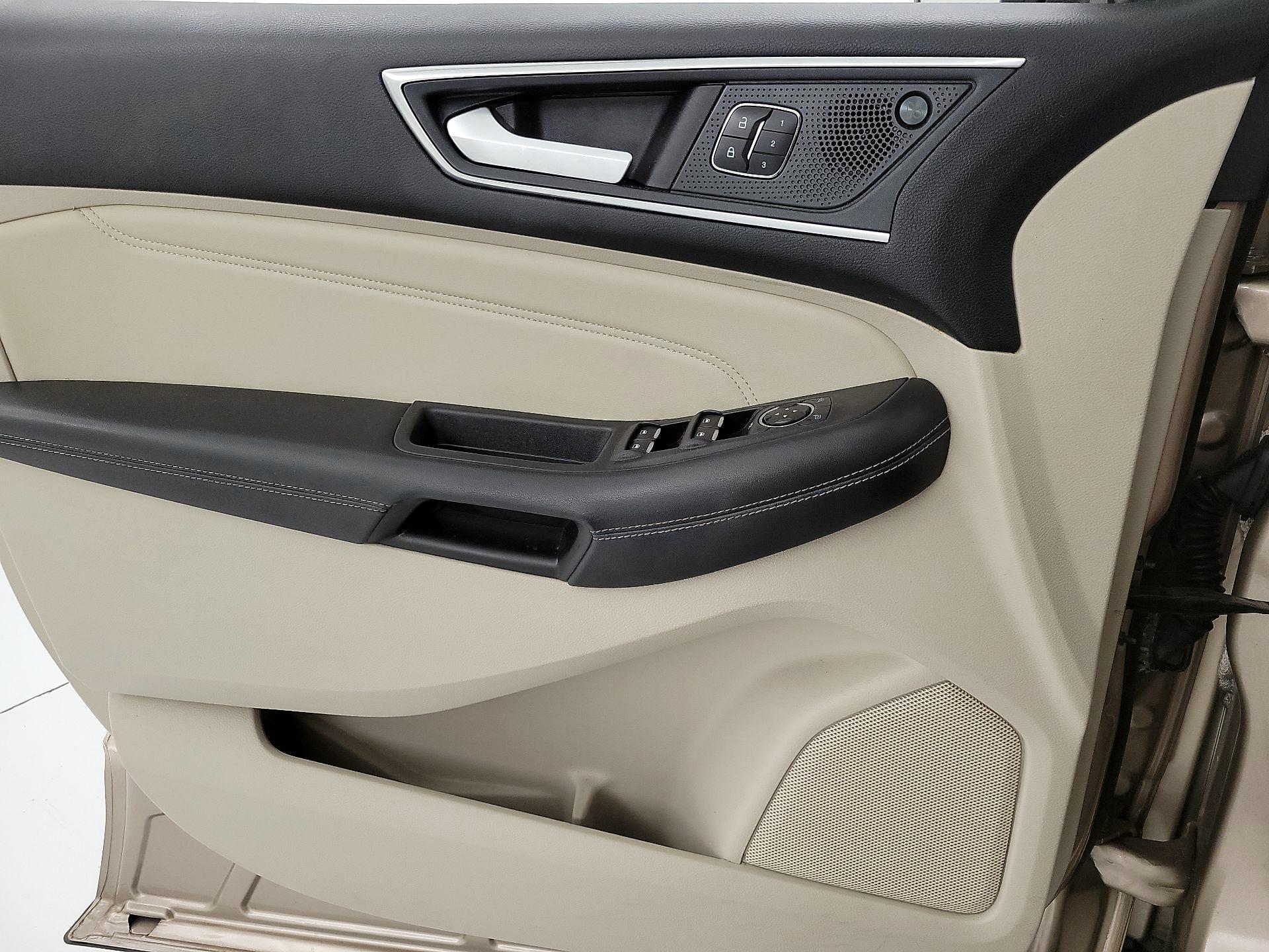 Thumbnail: 2021 Ford Edge - 12