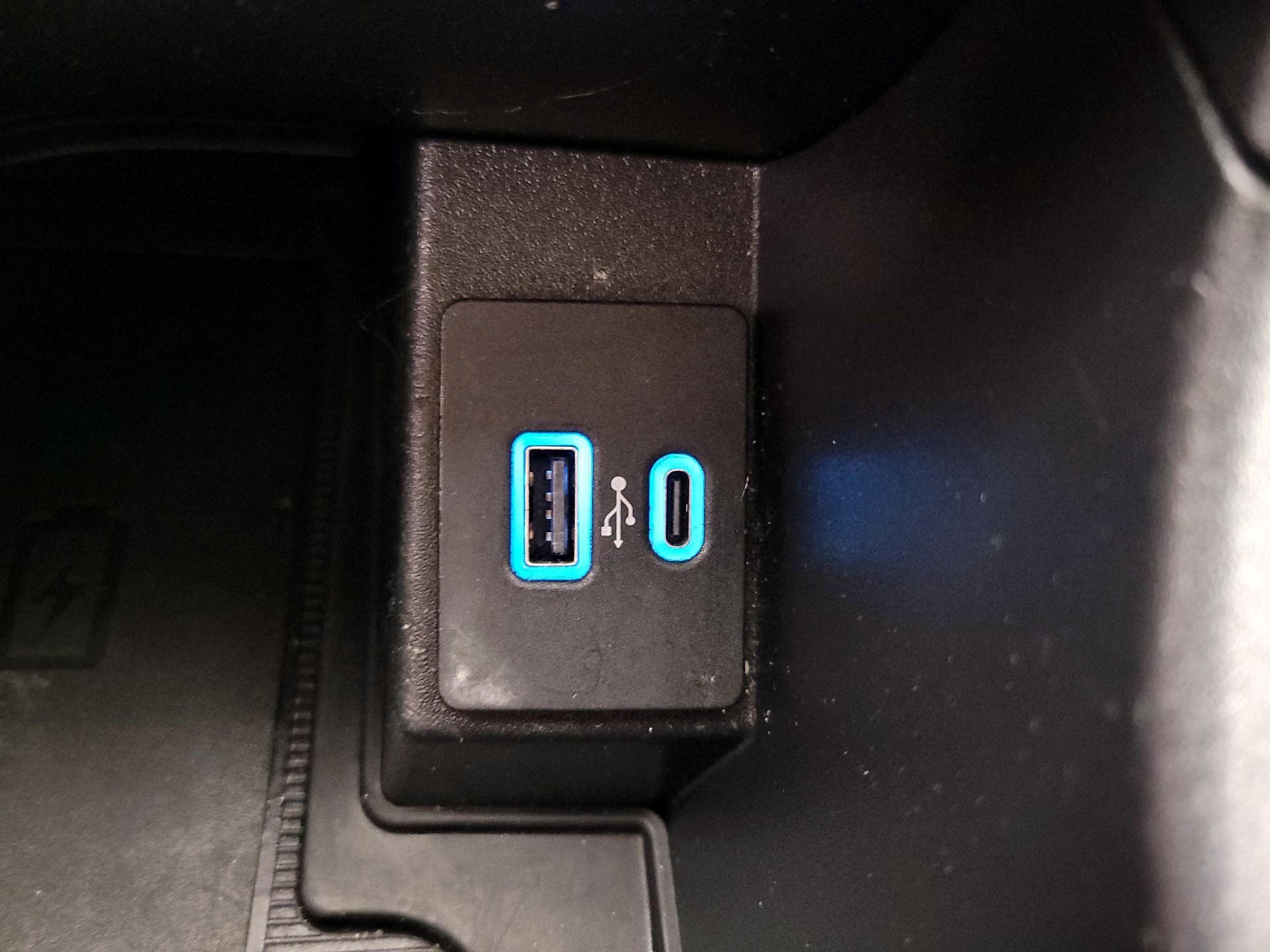 Thumbnail: 2021 Ford Edge - 19