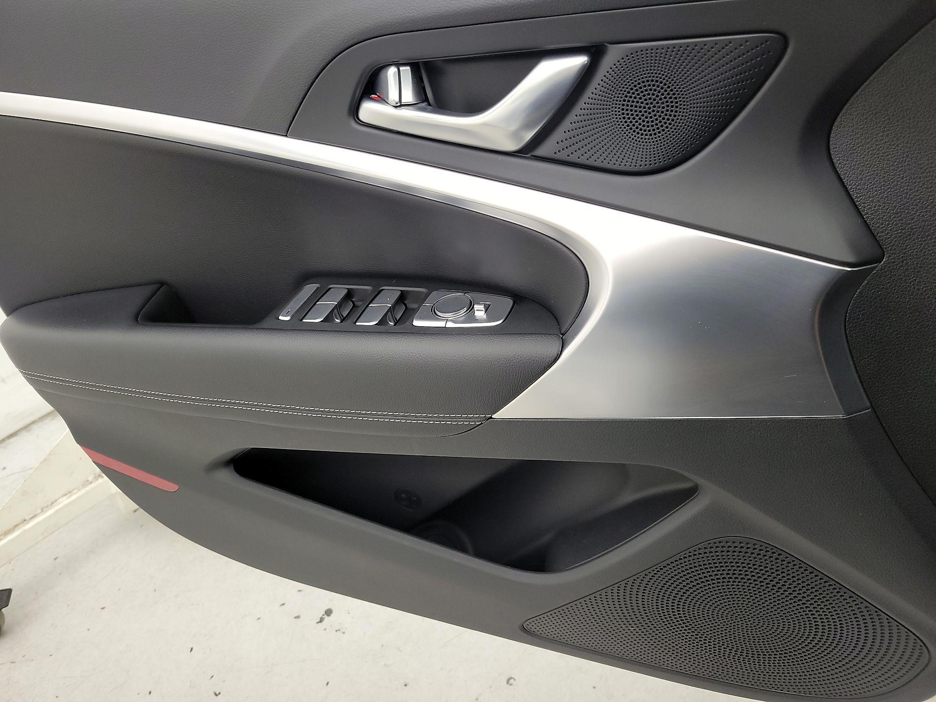 Thumbnail: 2025 Genesis G70 - 12