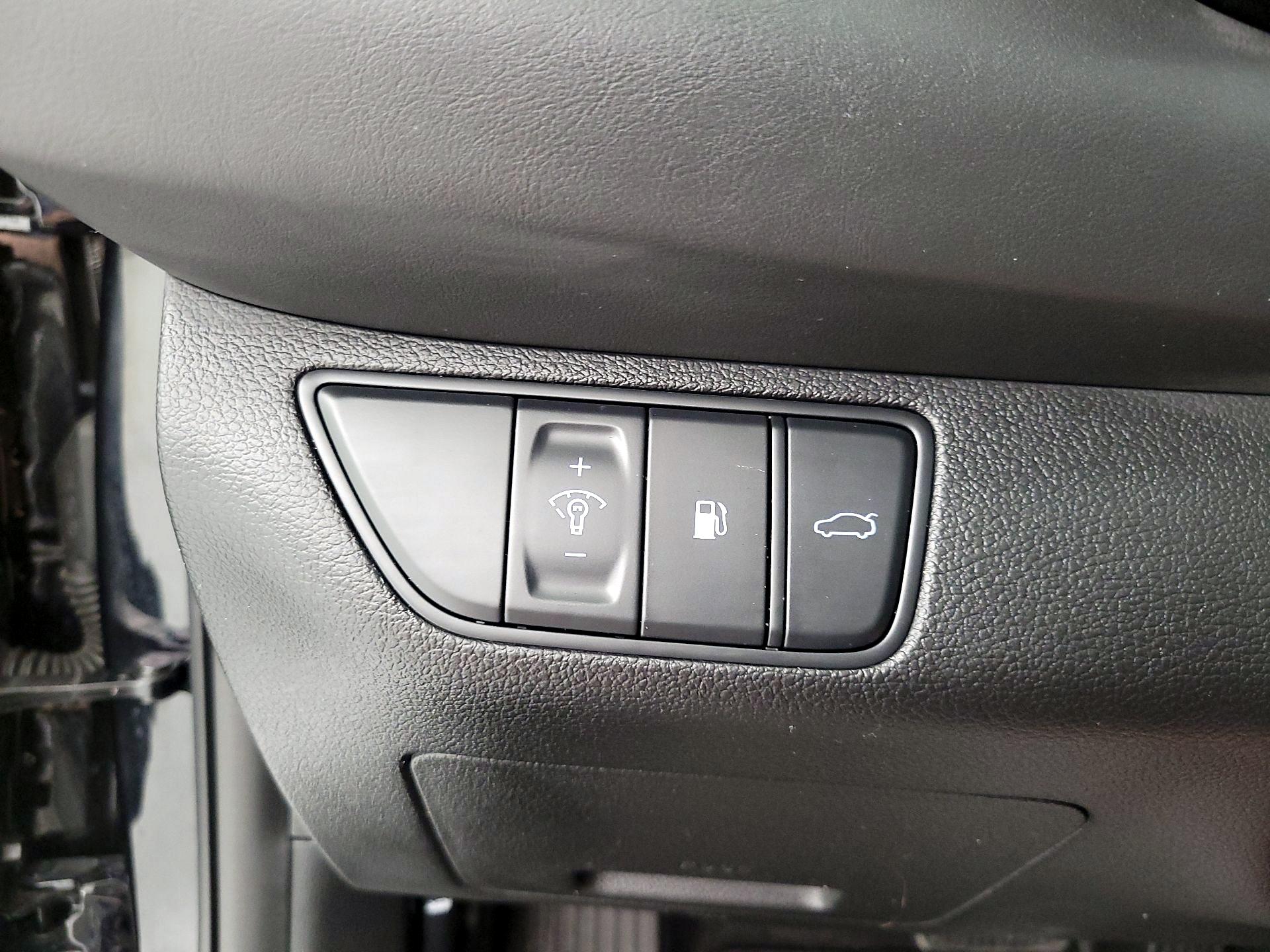 Thumbnail: 2025 Genesis G70 - 13