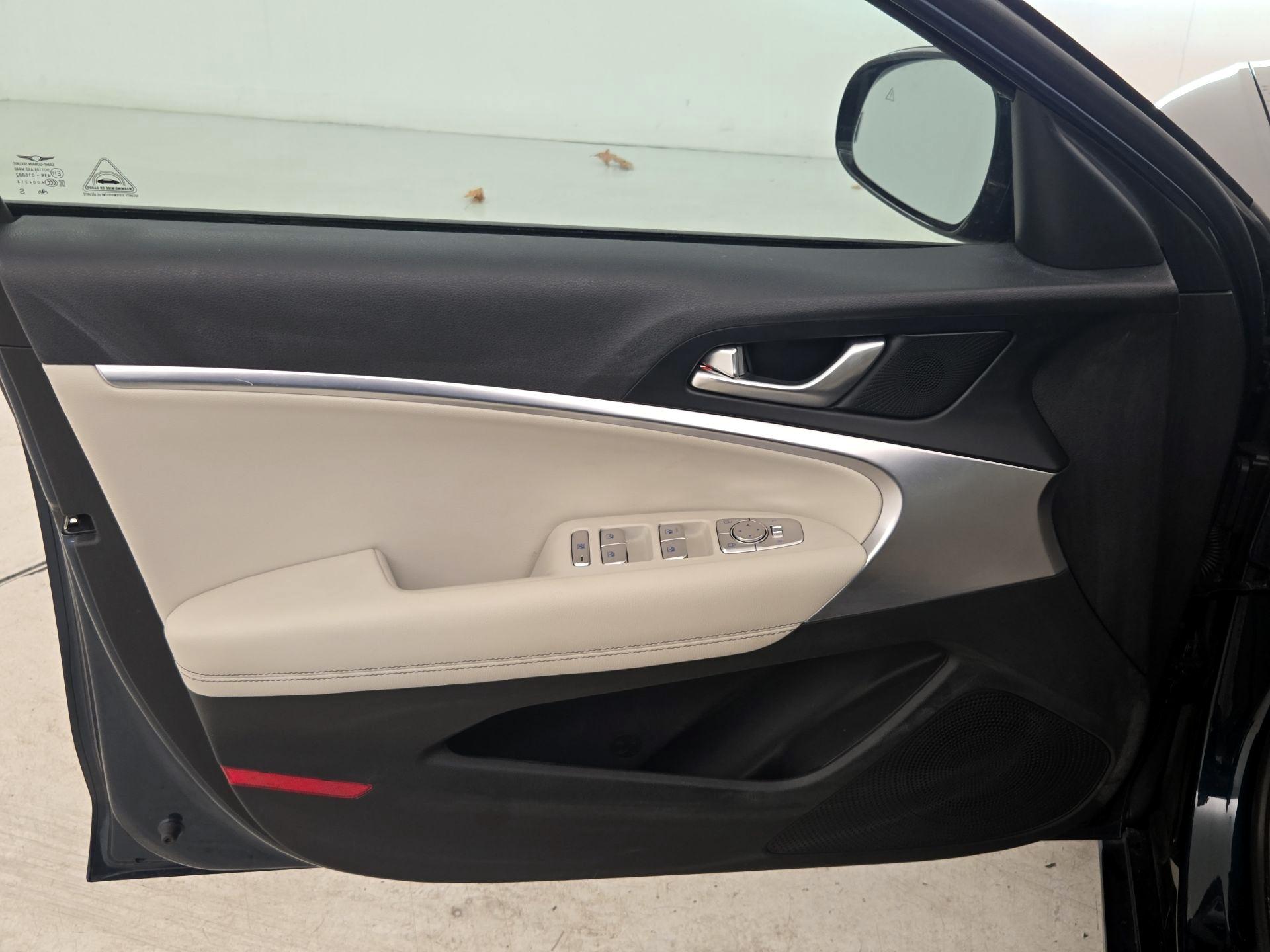 Thumbnail: 2025 Genesis G70 - 12