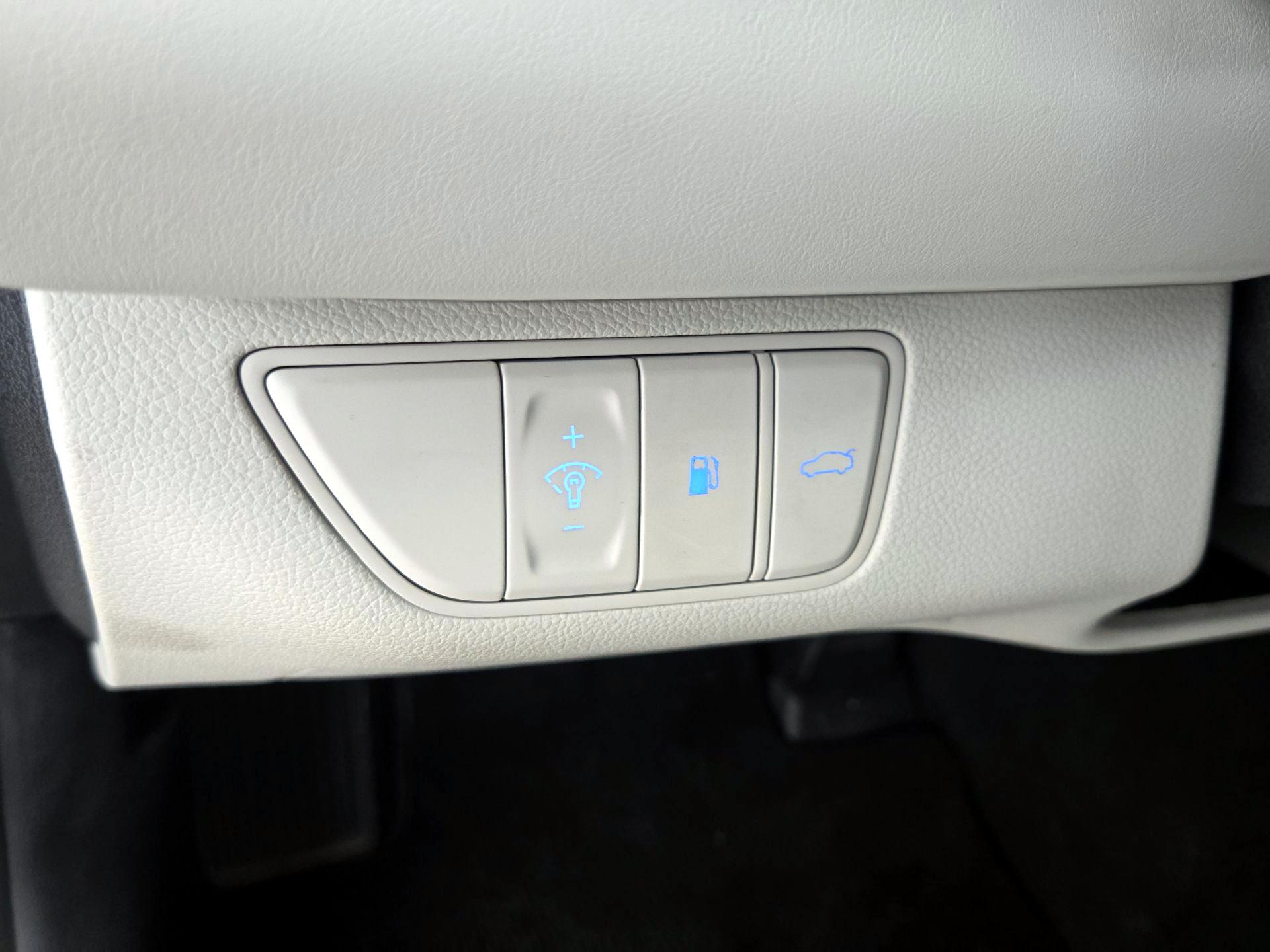 Thumbnail: 2025 Genesis G70 - 13