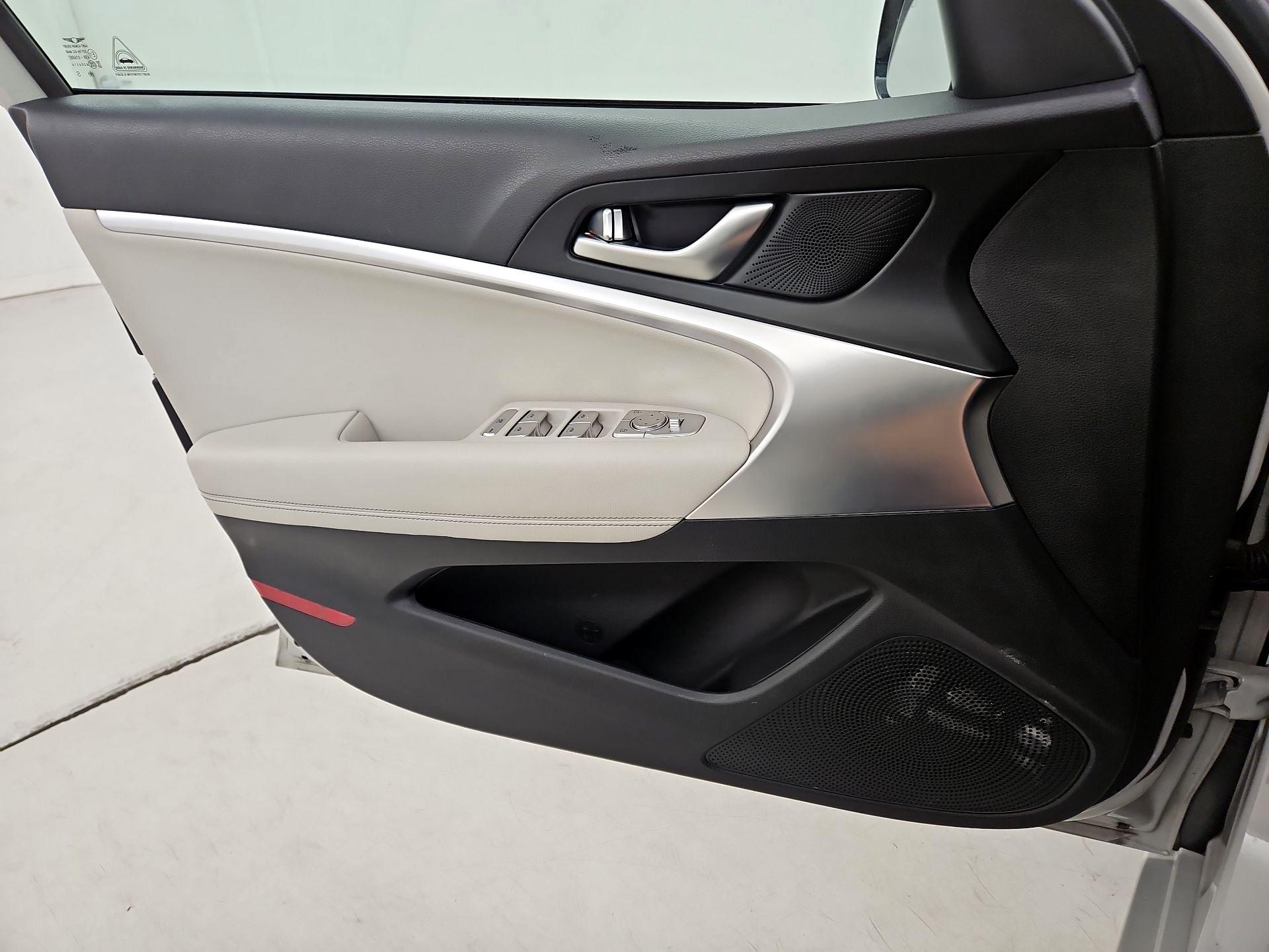 Thumbnail: 2025 Genesis G70 - 12