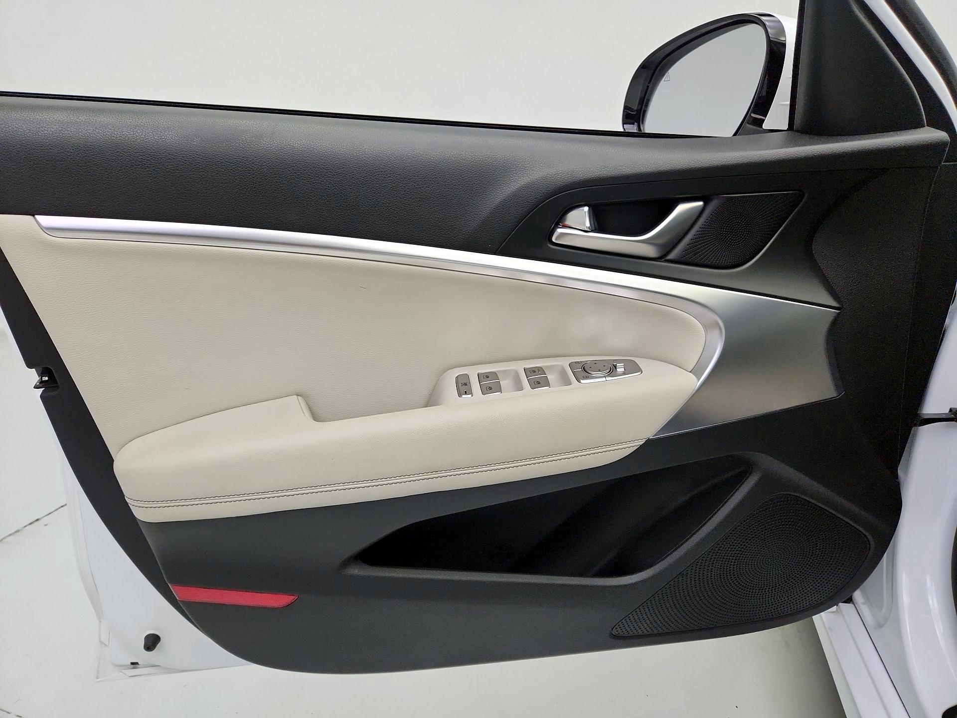 Thumbnail: 2025 Genesis G70 - 12