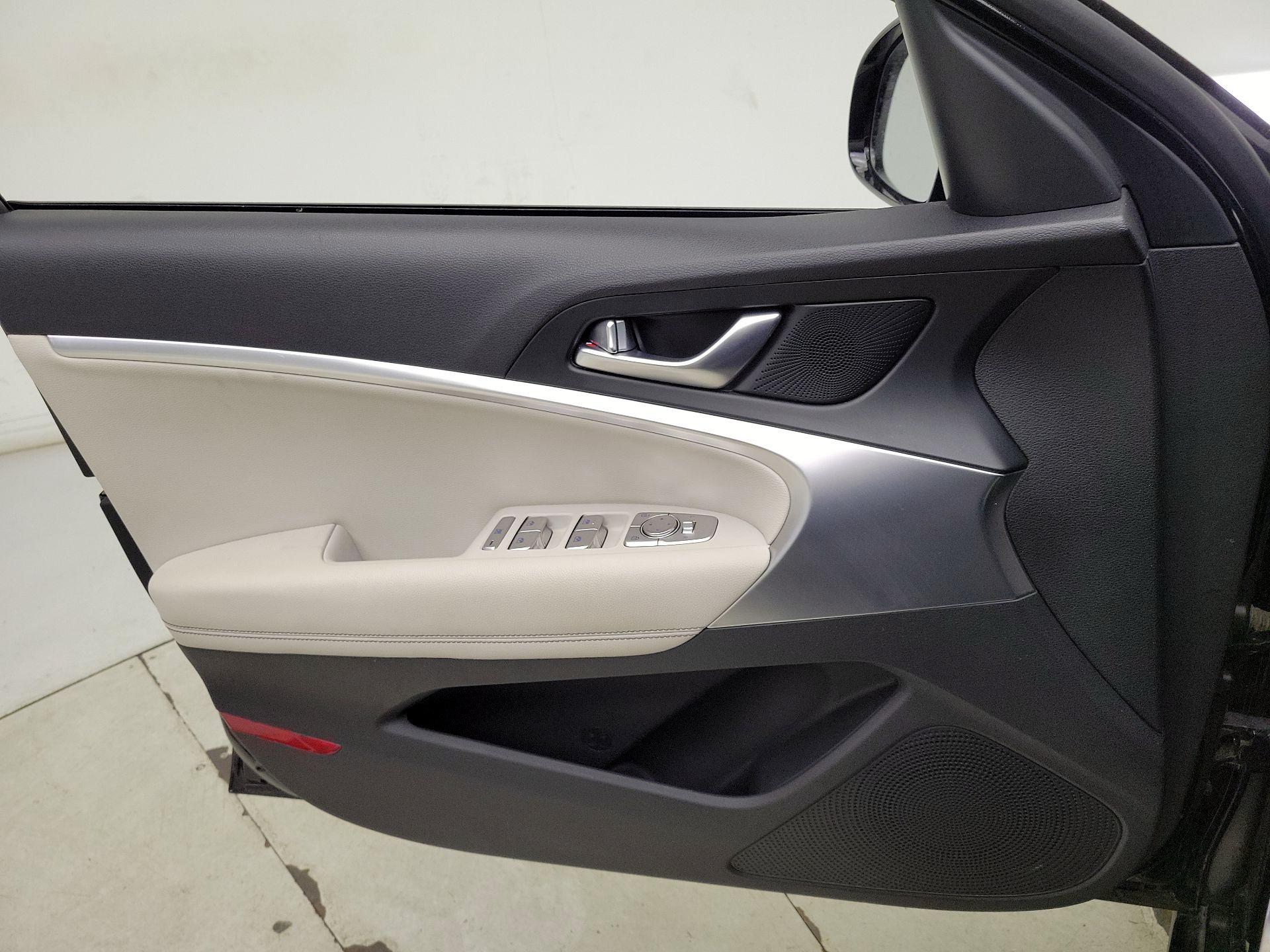 Thumbnail: 2025 Genesis G70 - 12