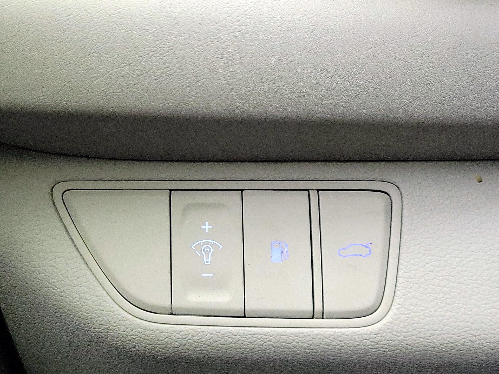 Thumbnail: 2025 Genesis G70 - 13