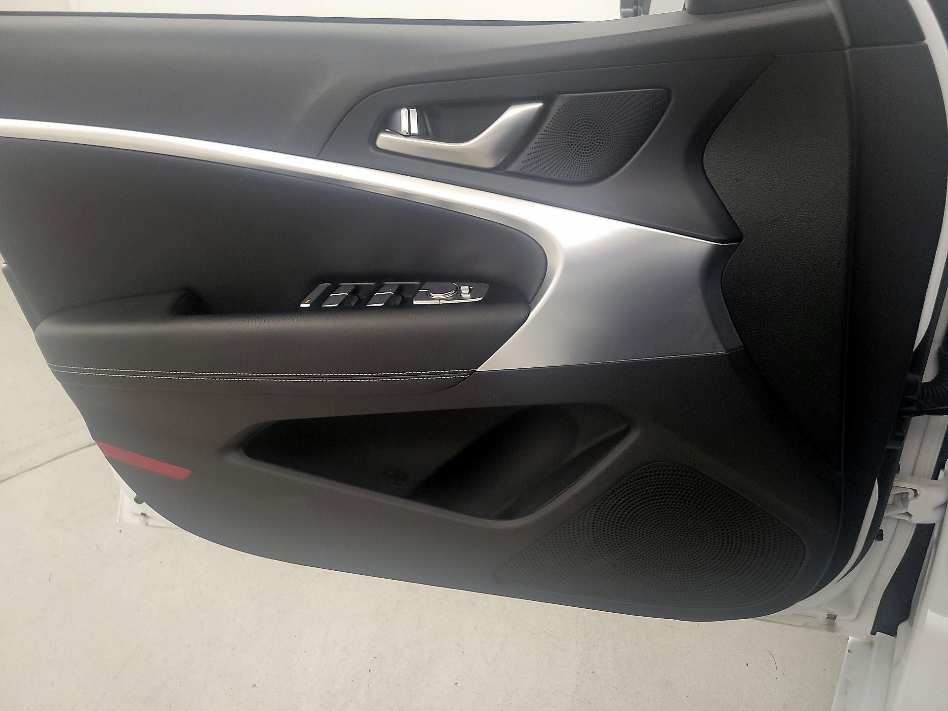 Thumbnail: 2025 Genesis G70 - 12