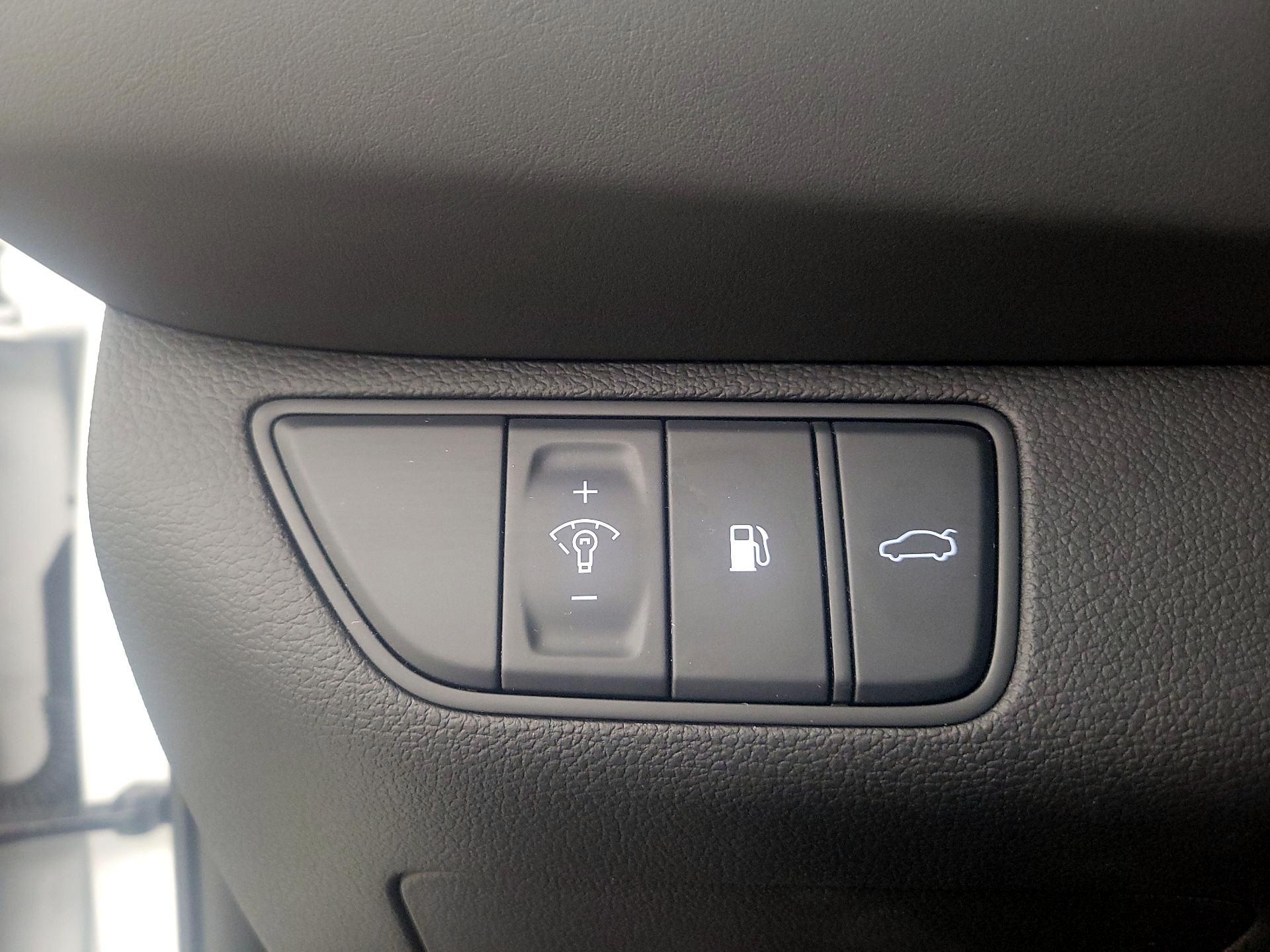 Thumbnail: 2025 Genesis G70 - 13