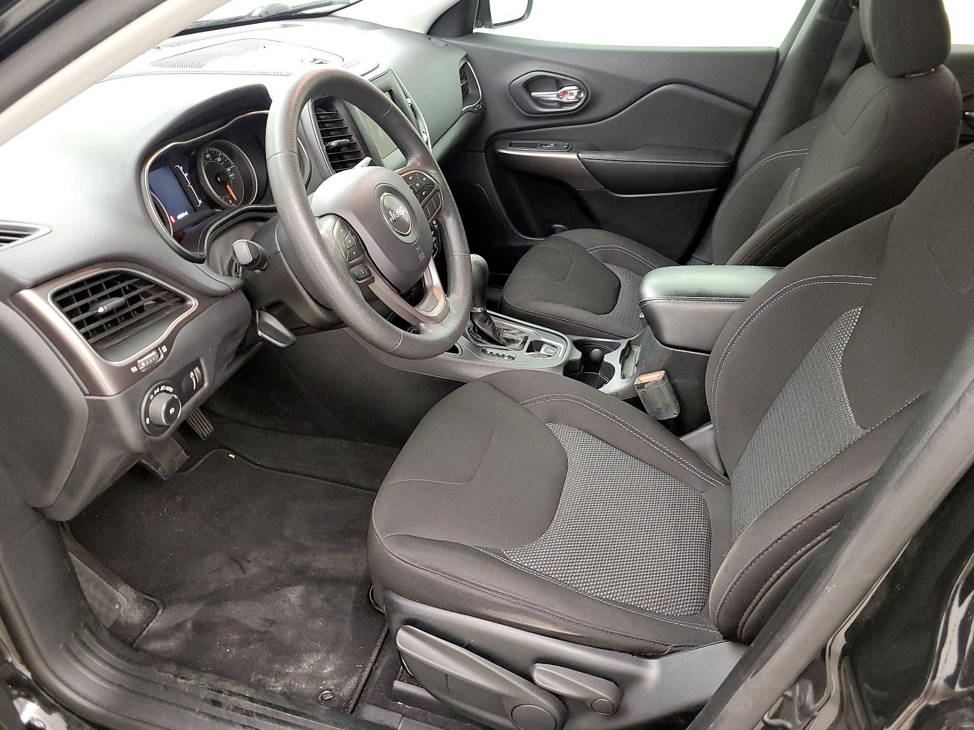 Thumbnail: 2019 Jeep Cherokee - 11