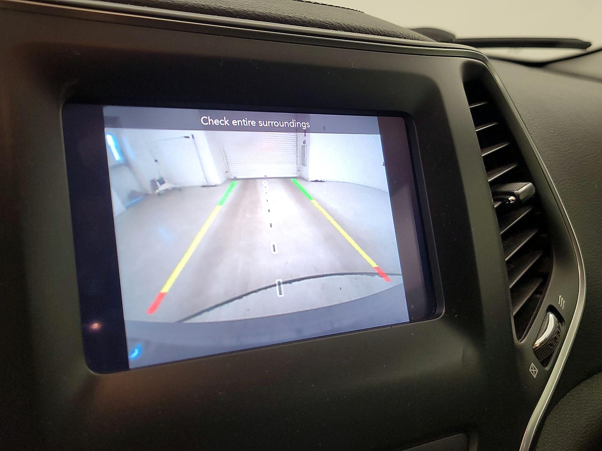 Thumbnail: 2019 Jeep Cherokee - 14