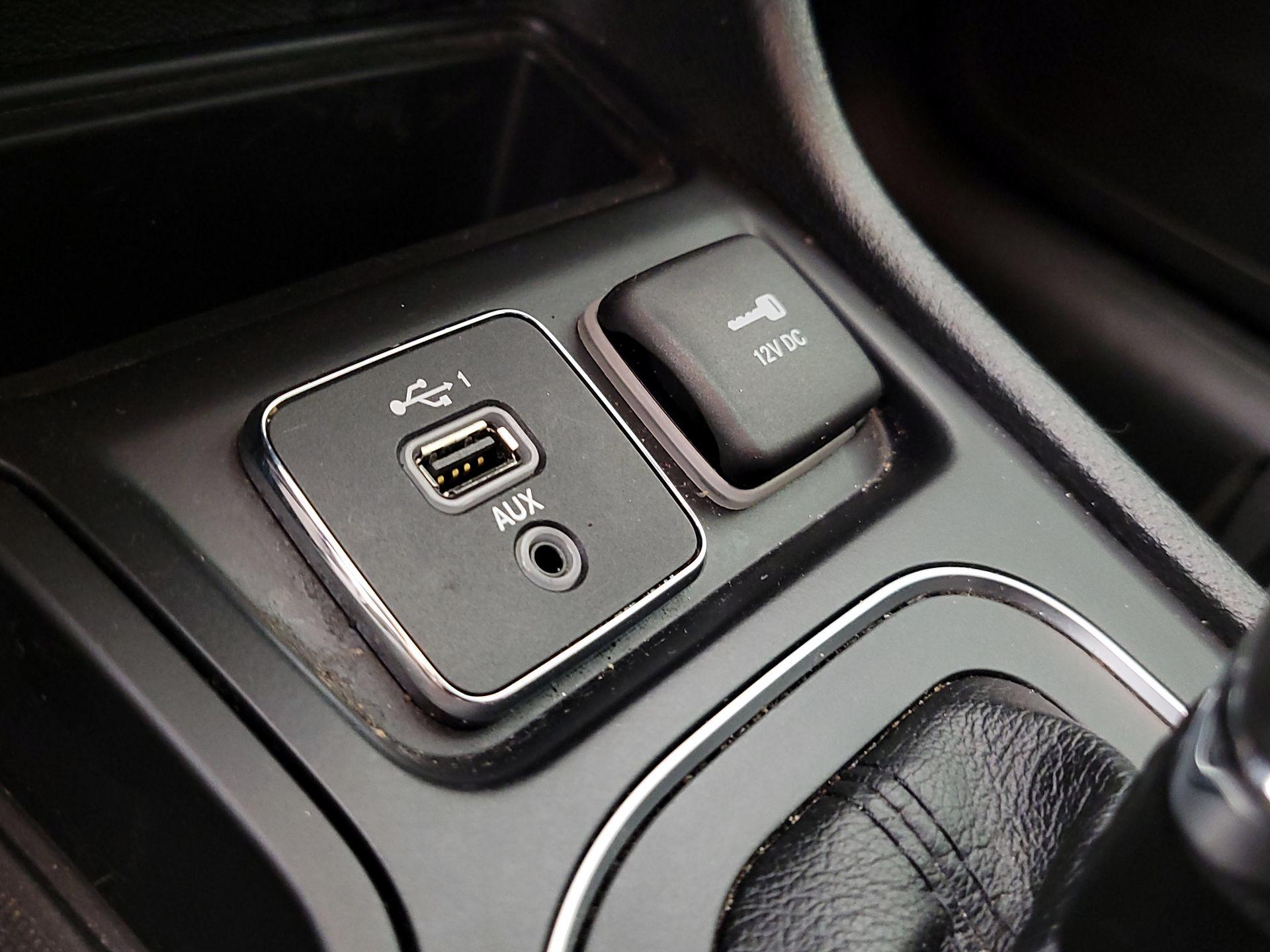 Thumbnail: 2019 Jeep Cherokee - 18