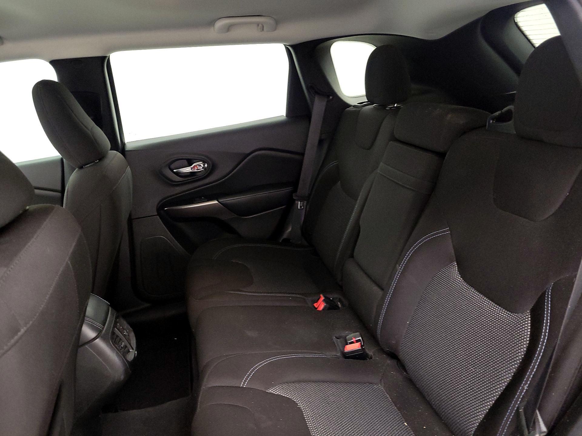 Thumbnail: 2019 Jeep Cherokee - 19