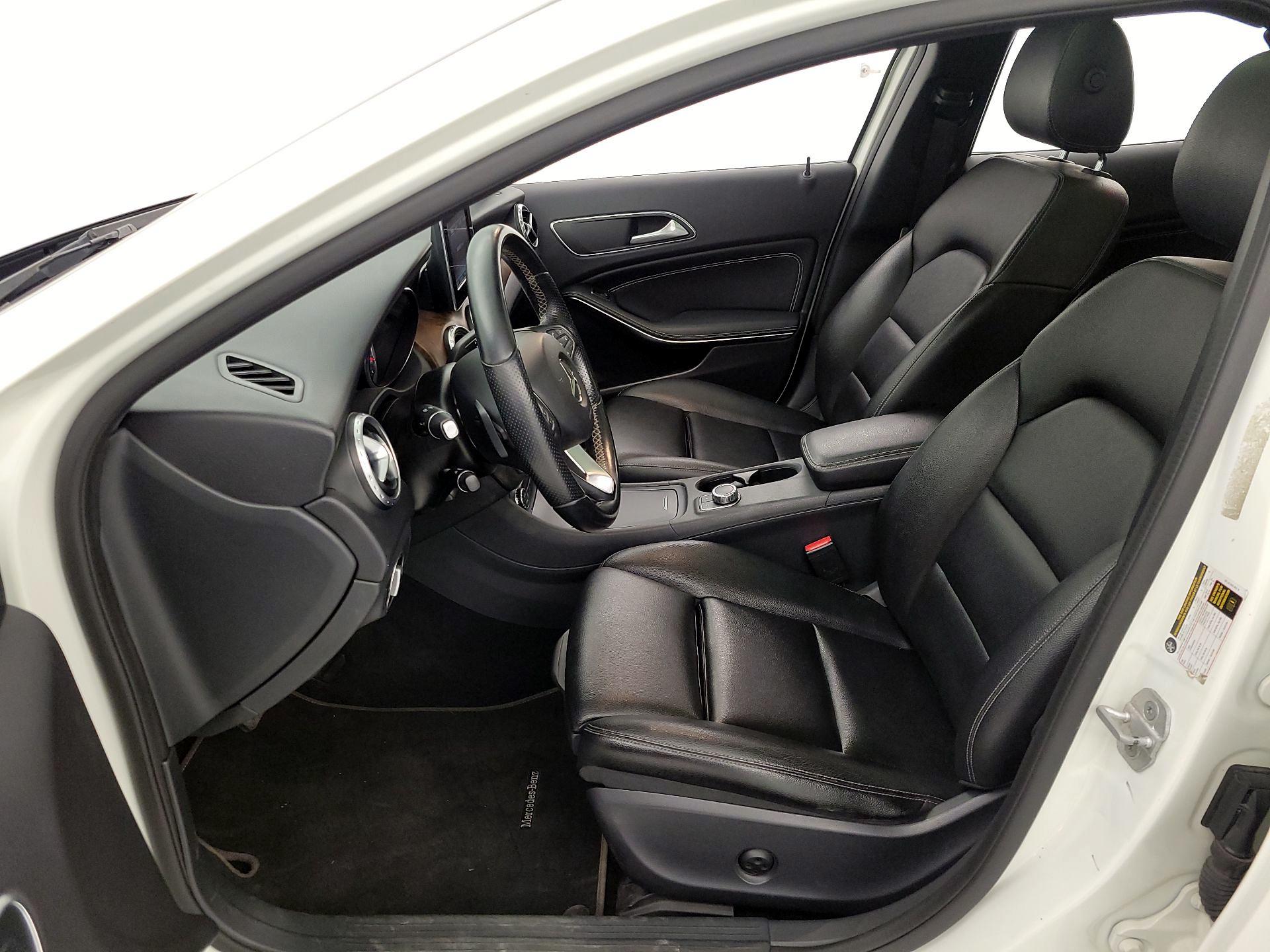 Thumbnail: 2016 Mercedes-Benz GLA - 11